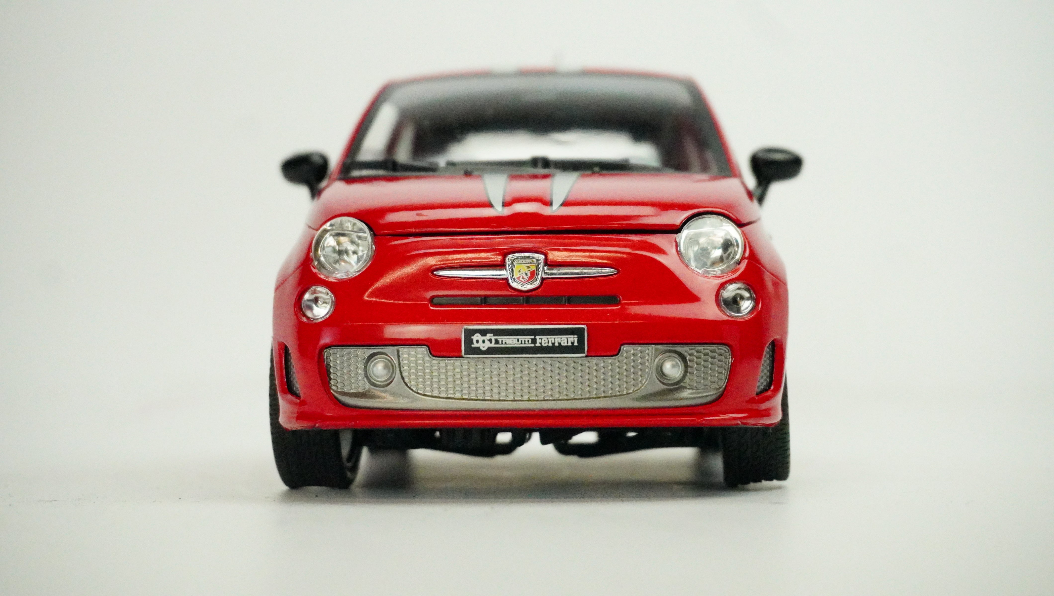 Fiat Abarth 695 Tribute 1:18