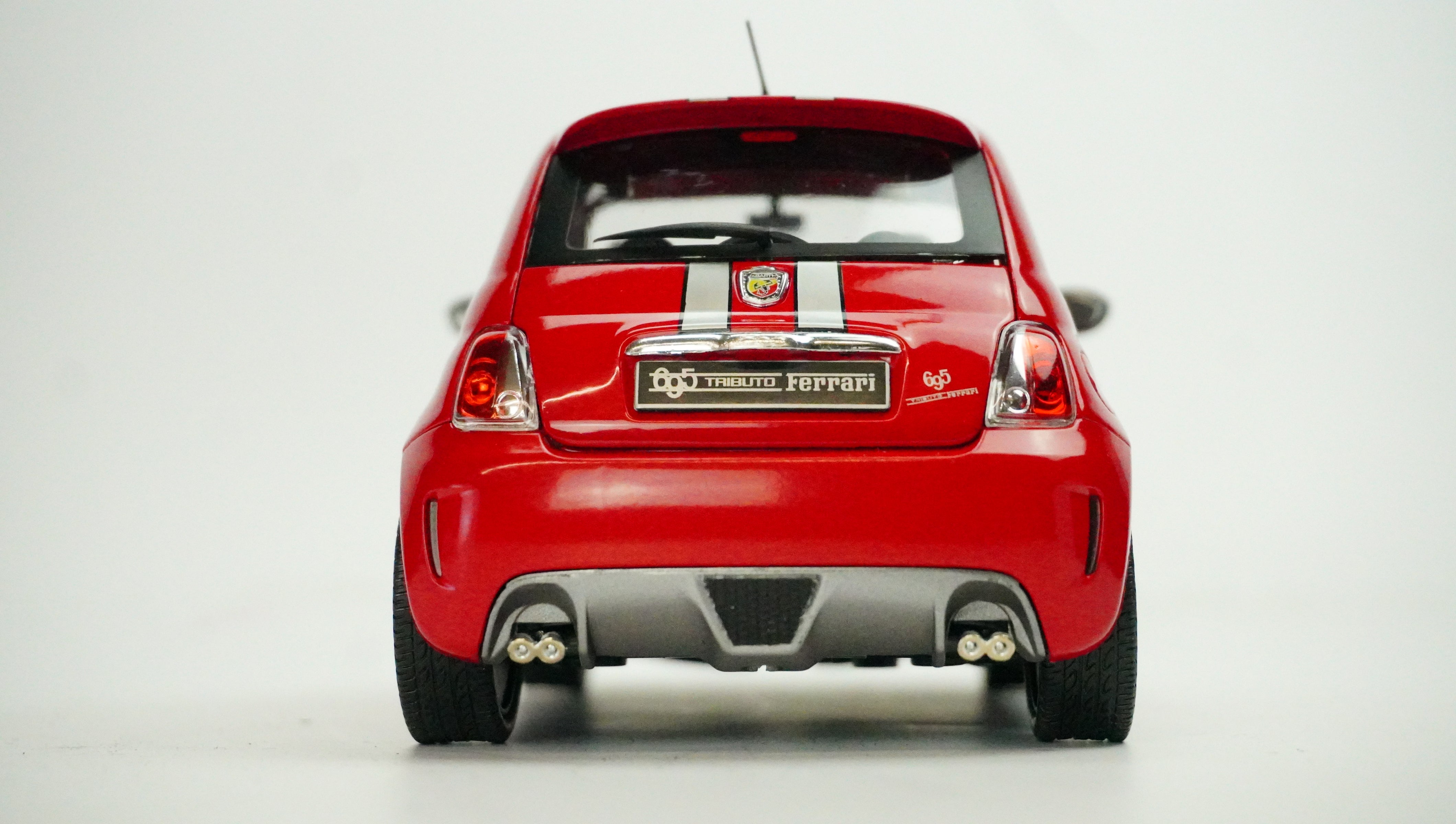 Fiat Abarth 695 Tribute 1:18