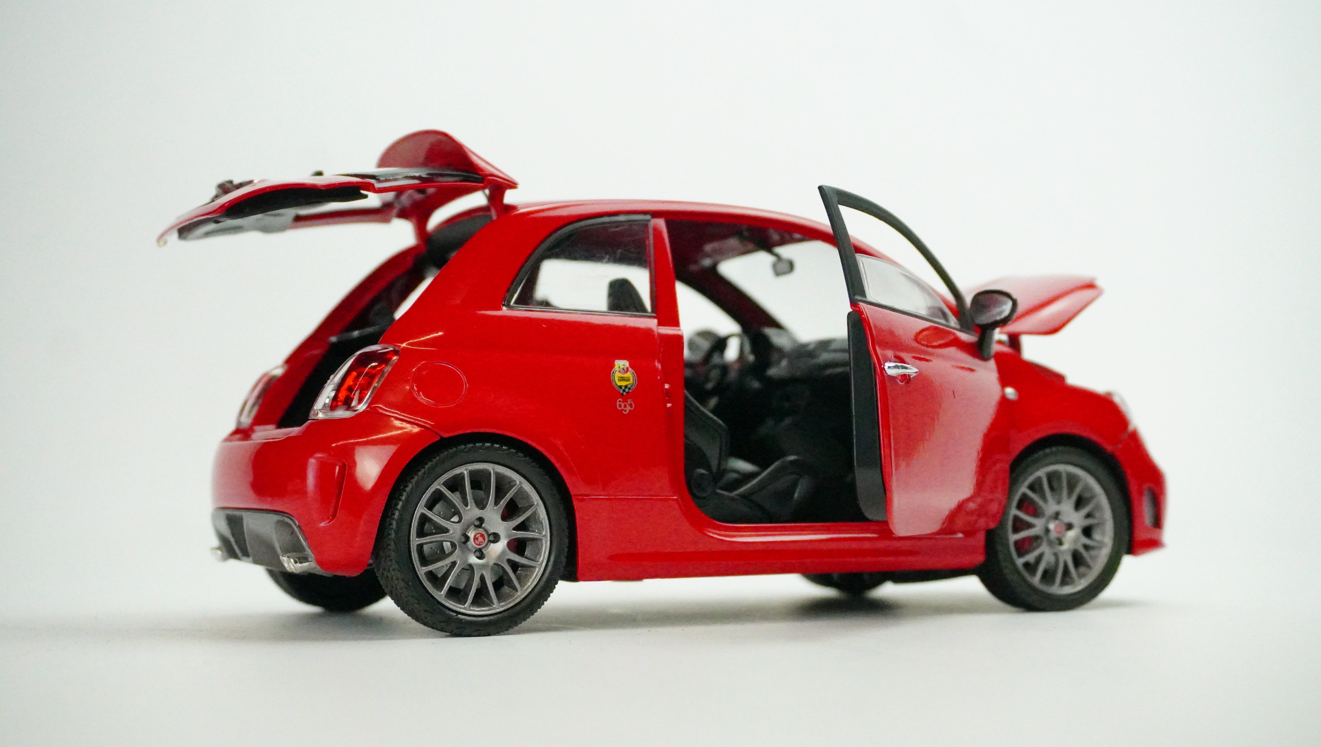 Fiat Abarth 695 Tribute 1:18