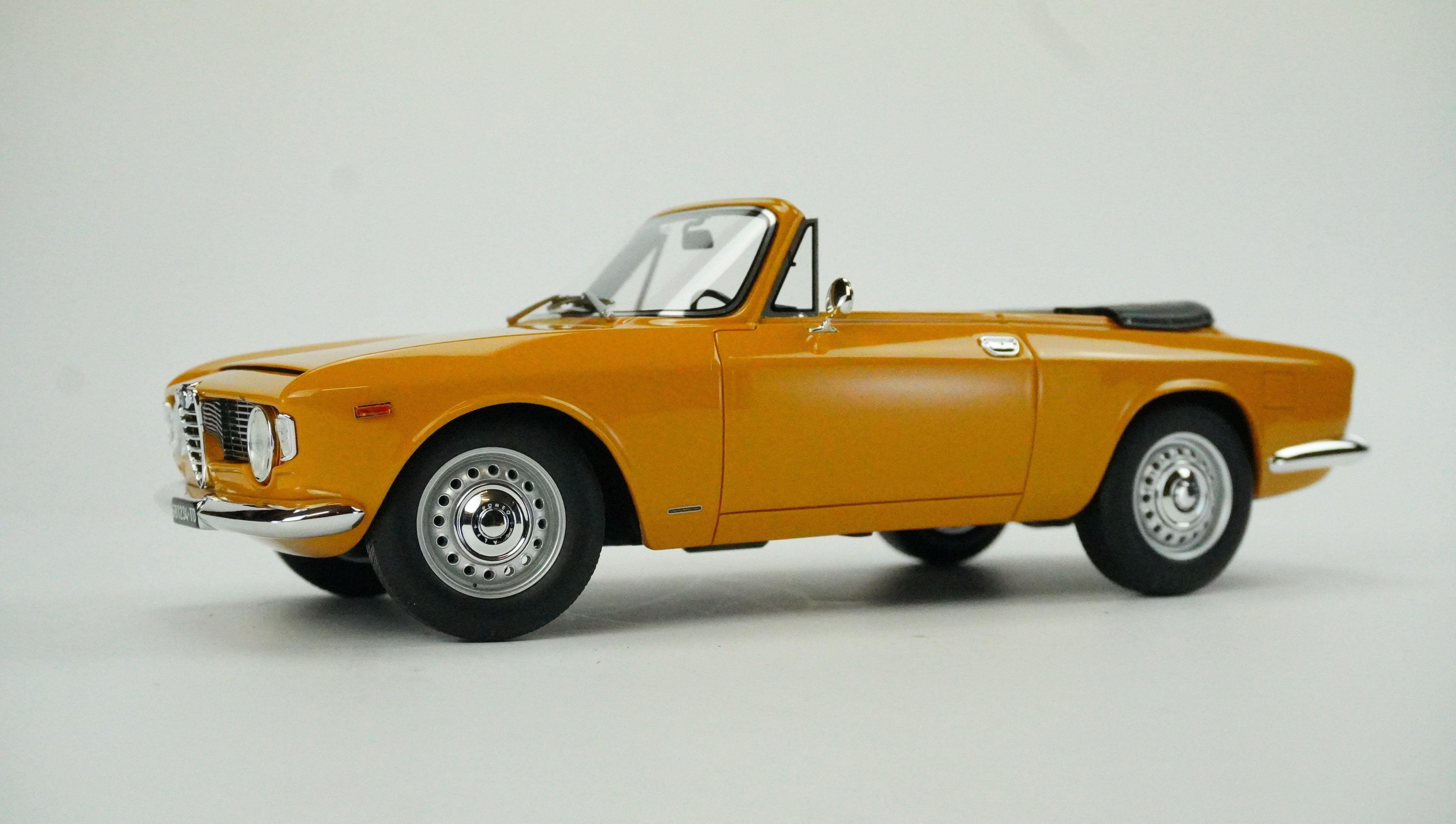 Alfa Romeo Giulia 1600 GTC Cabrio 1964 Limited 1:18