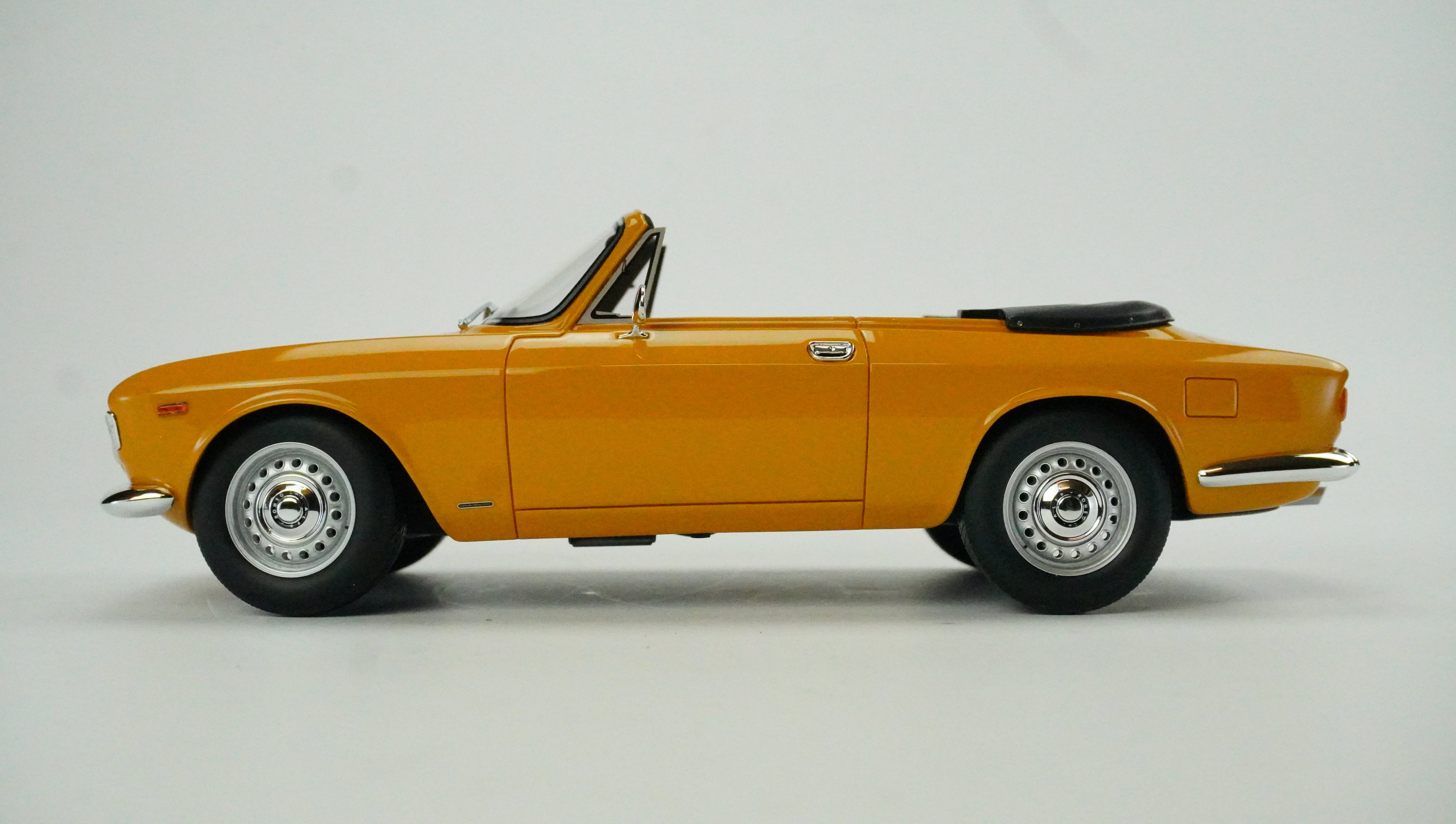 Alfa Romeo Giulia 1600 GTC Cabrio 1964 Limited 1:18