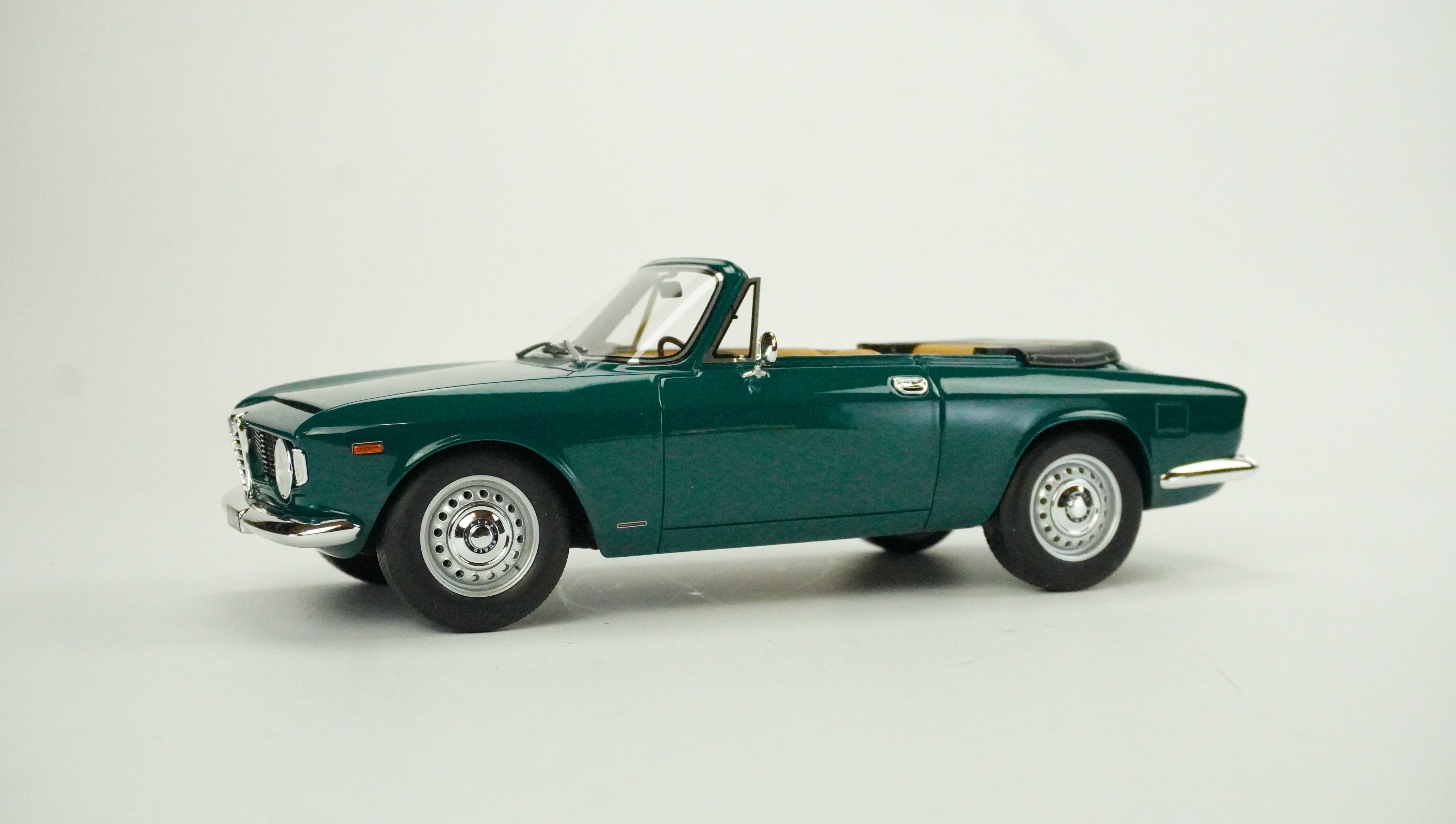Alfa Romeo Giulia 1600 GTC Cabrio 1964 Limited 1:18
