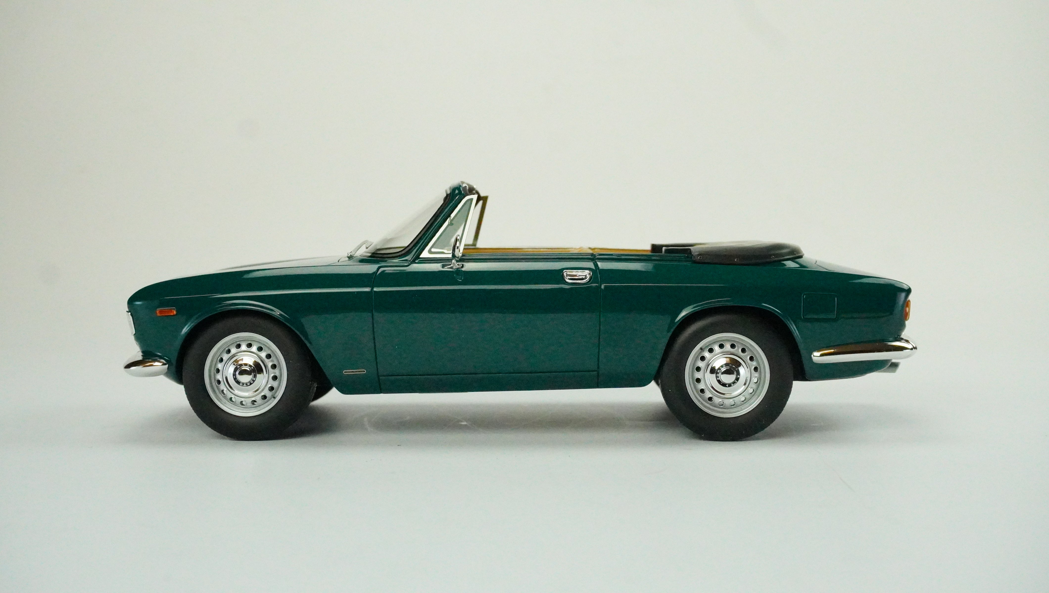 Alfa Romeo Giulia 1600 GTC Cabrio 1964 Limited 1:18