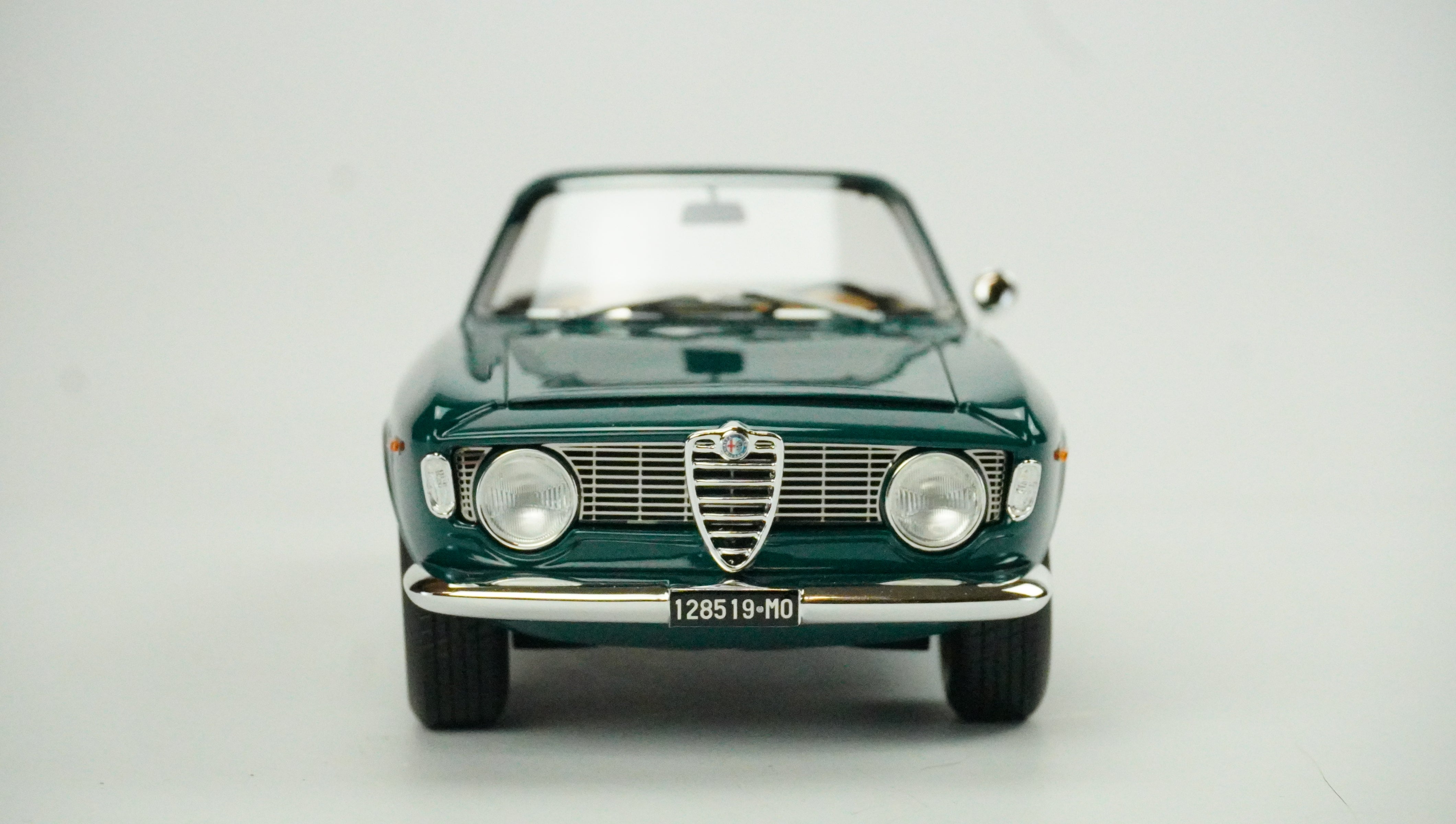 Alfa Romeo Giulia 1600 GTC Cabrio 1964 Limited 1:18