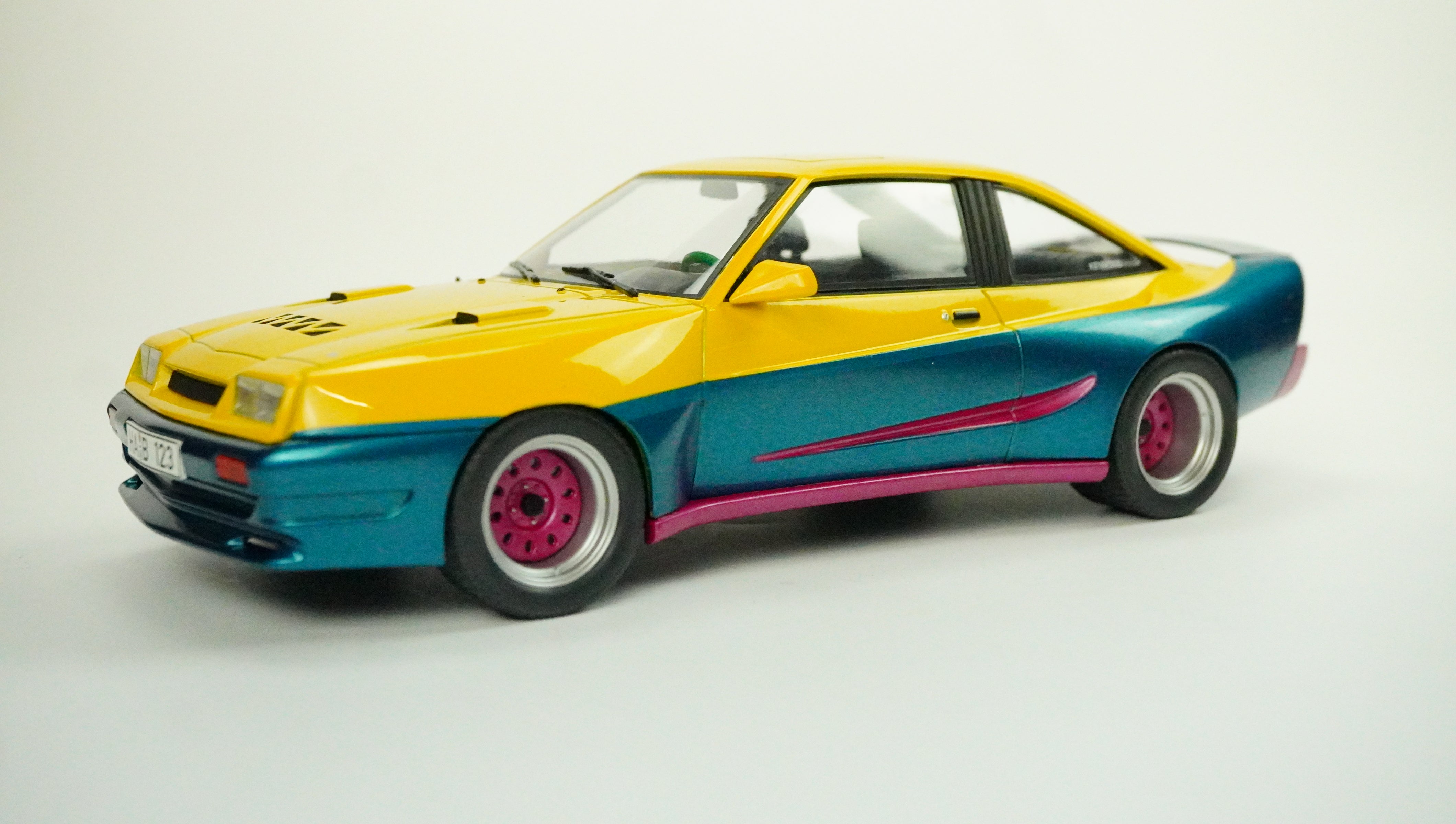 Opel Manta B Mattig Coupé 1:18