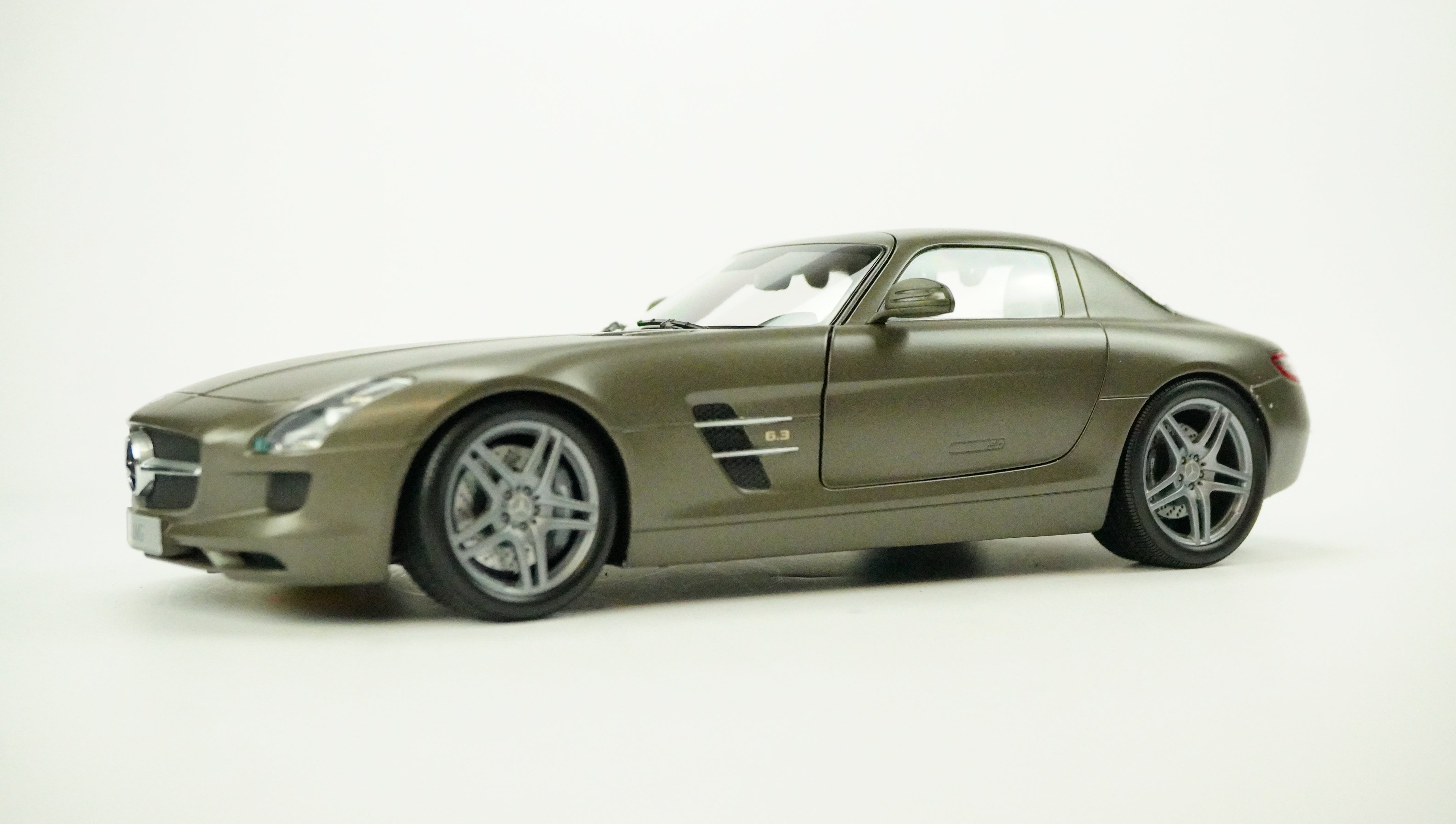 Mercedes Benz SLS AMG 1:18