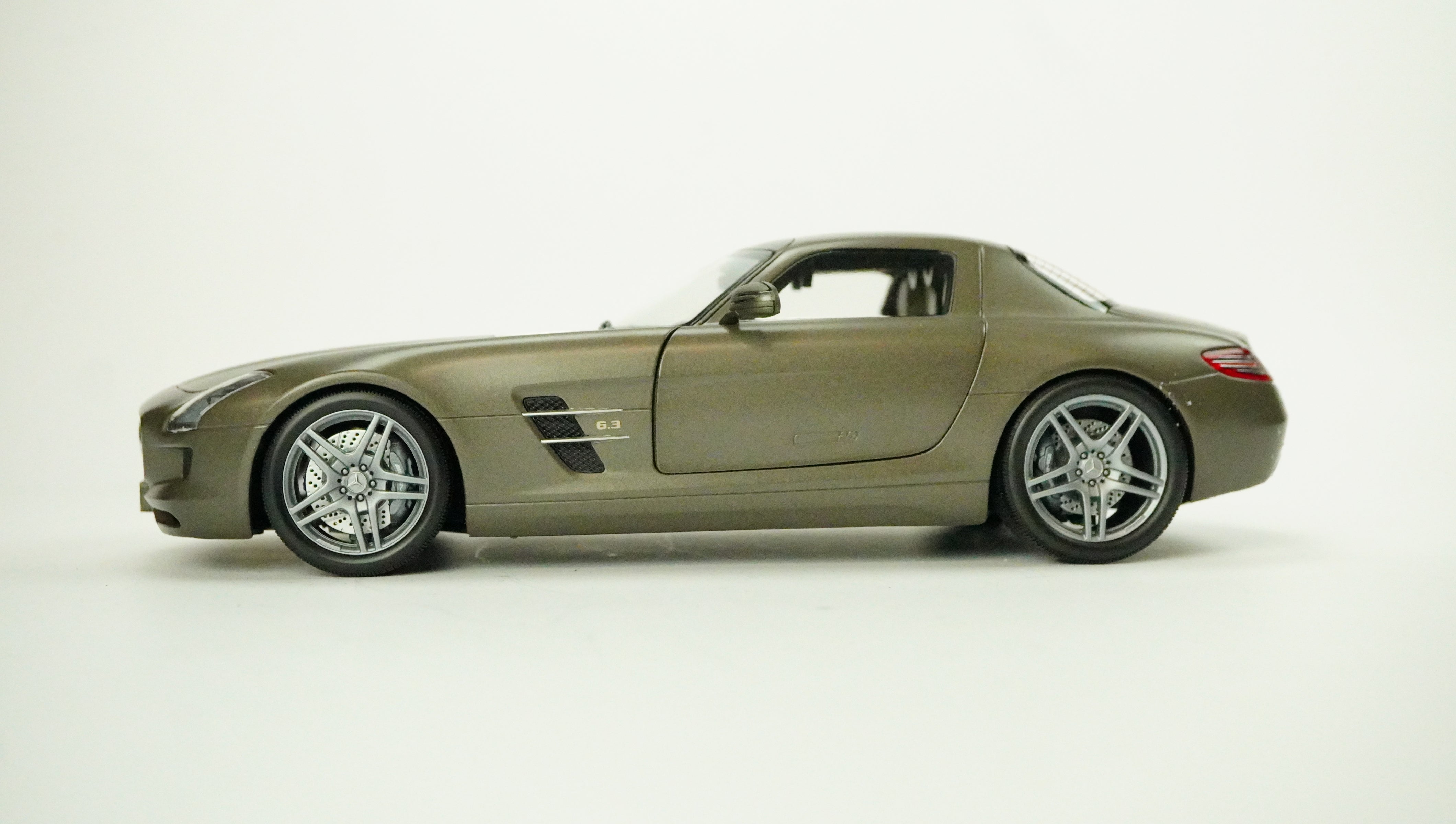 Mercedes Benz SLS AMG 1:18