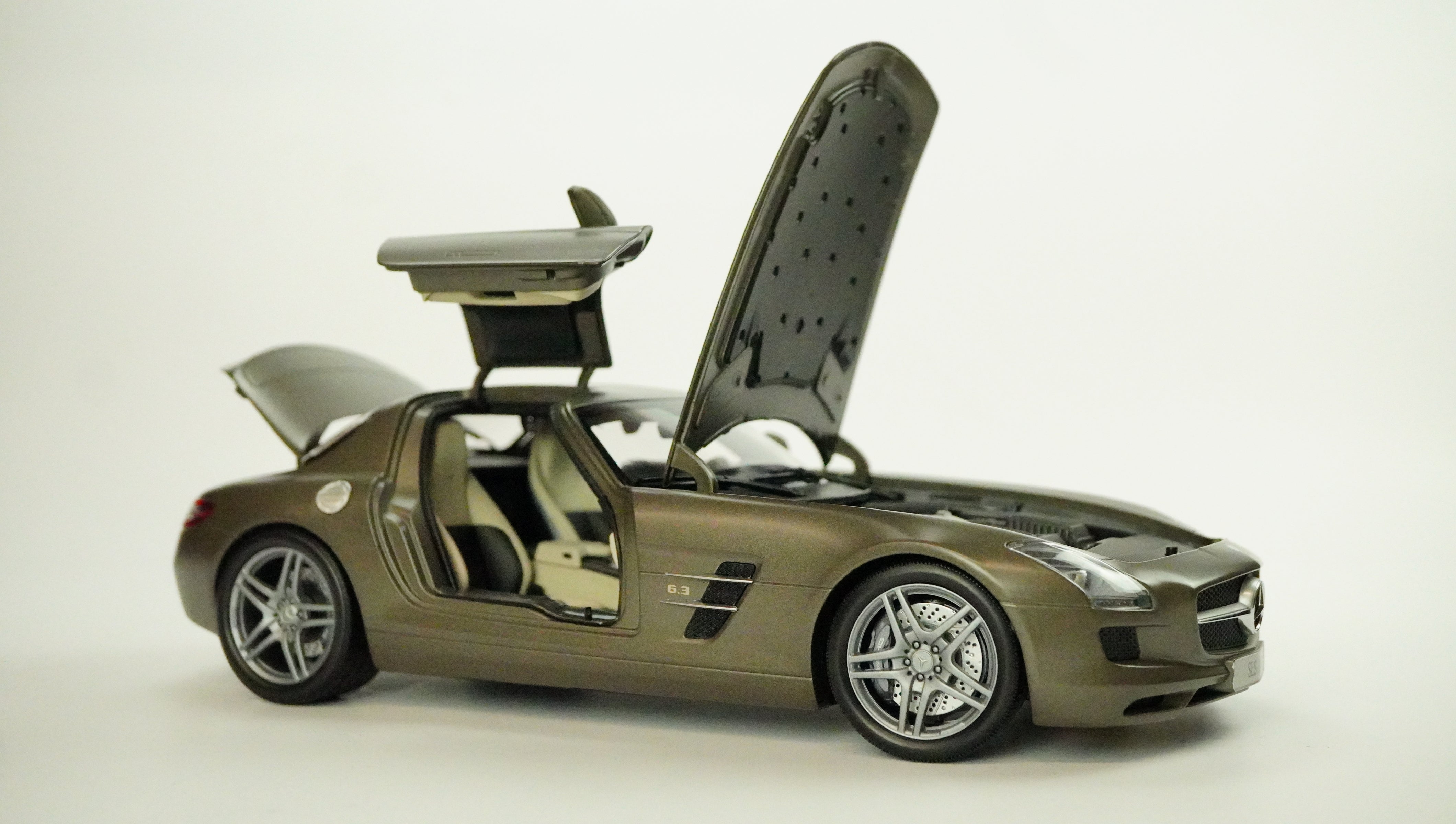 Mercedes Benz SLS AMG 1:18