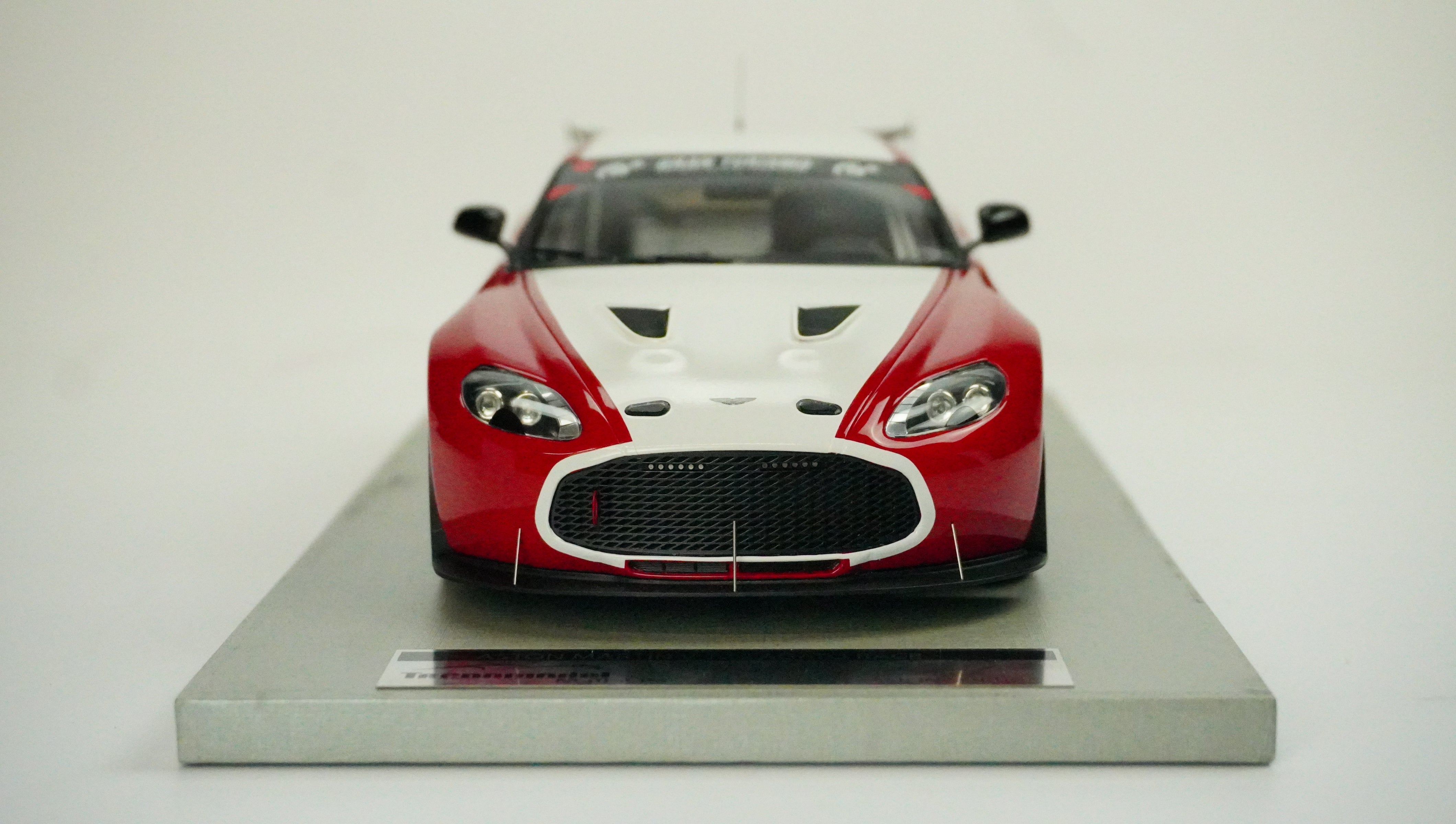 Aston Martin V12 Zagato Limited (without box) 2012 1:18
