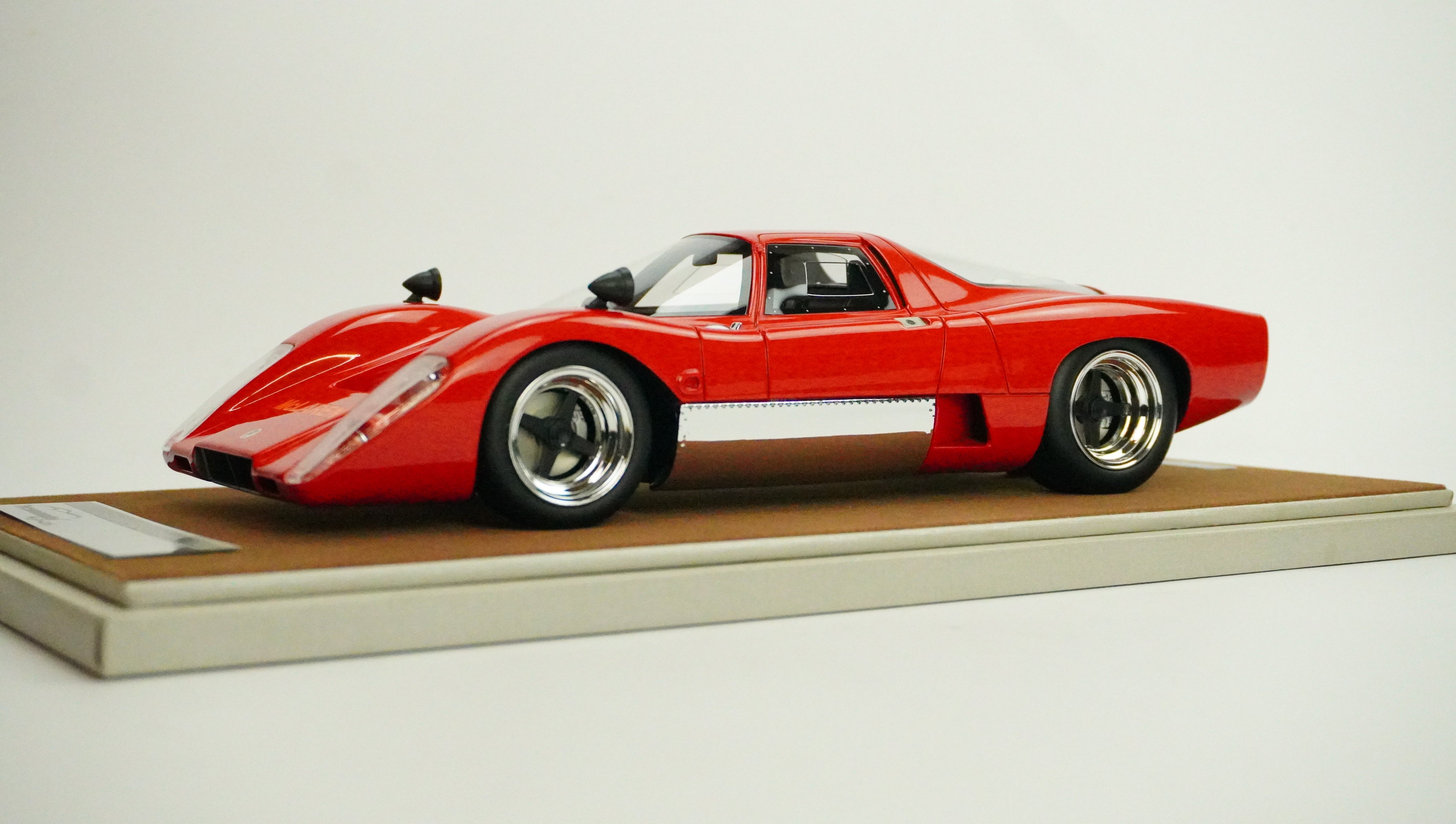McLaren M6 GT Limited (No Box) 1969 1:18