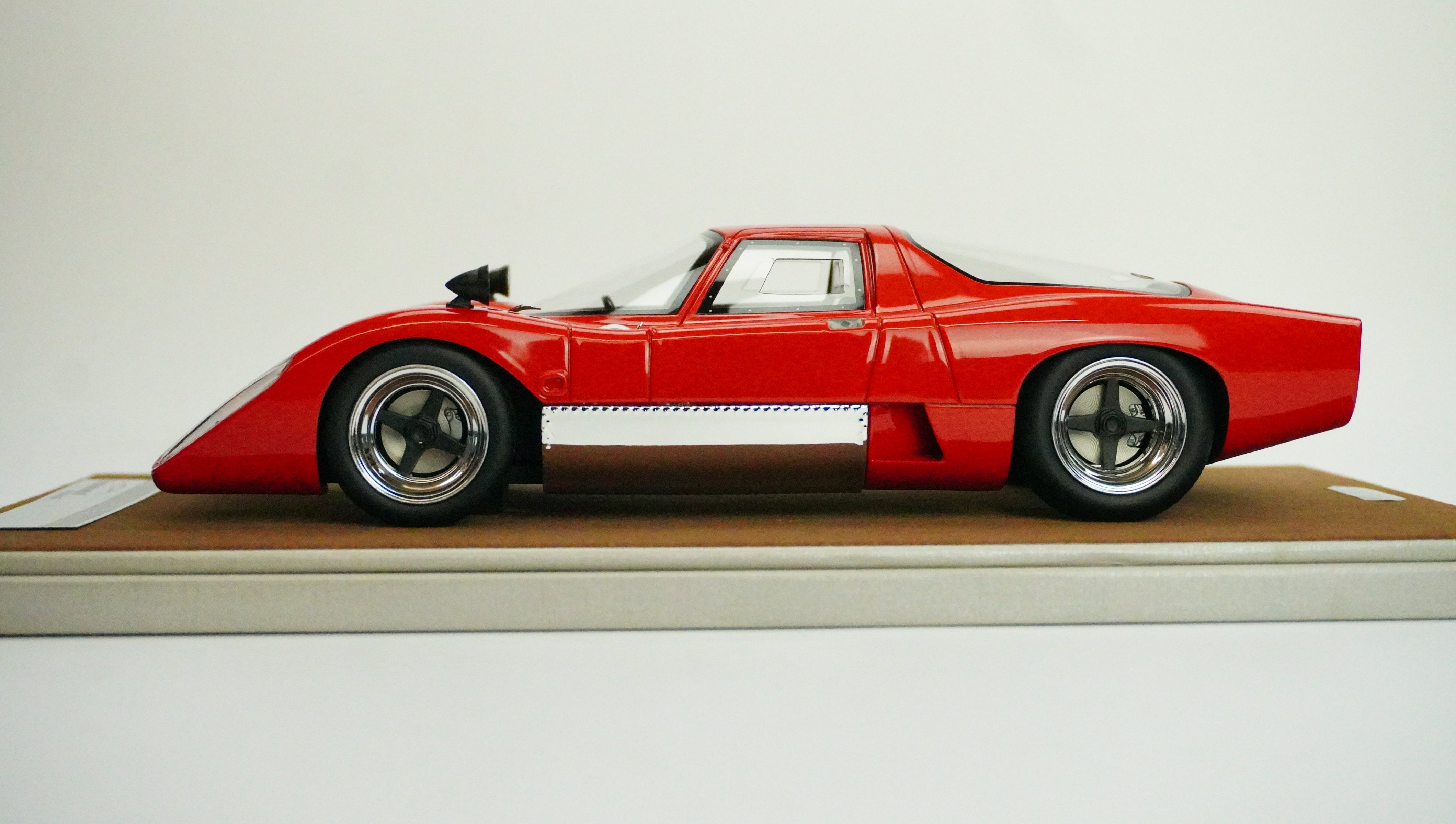 McLaren M6 GT Limited (No Box) 1969 1:18