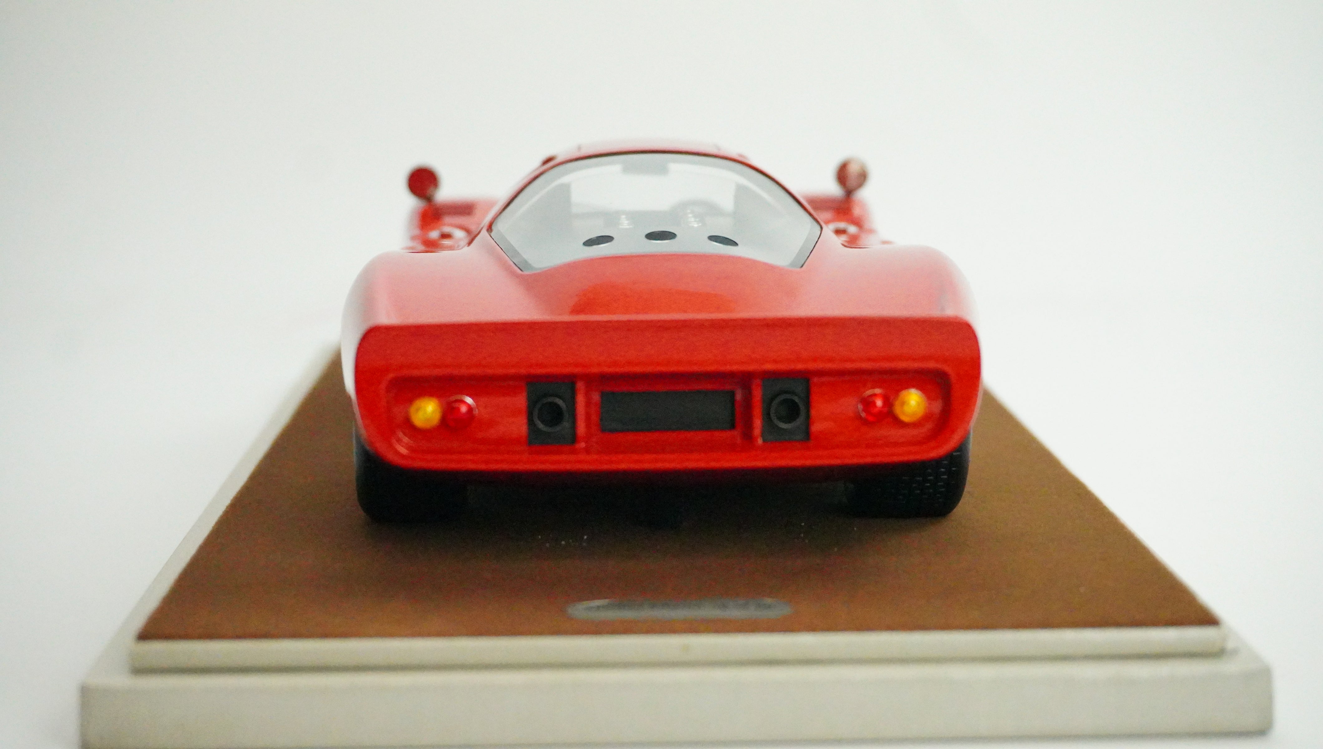 McLaren M6 GT Limited (No Box) 1969 1:18