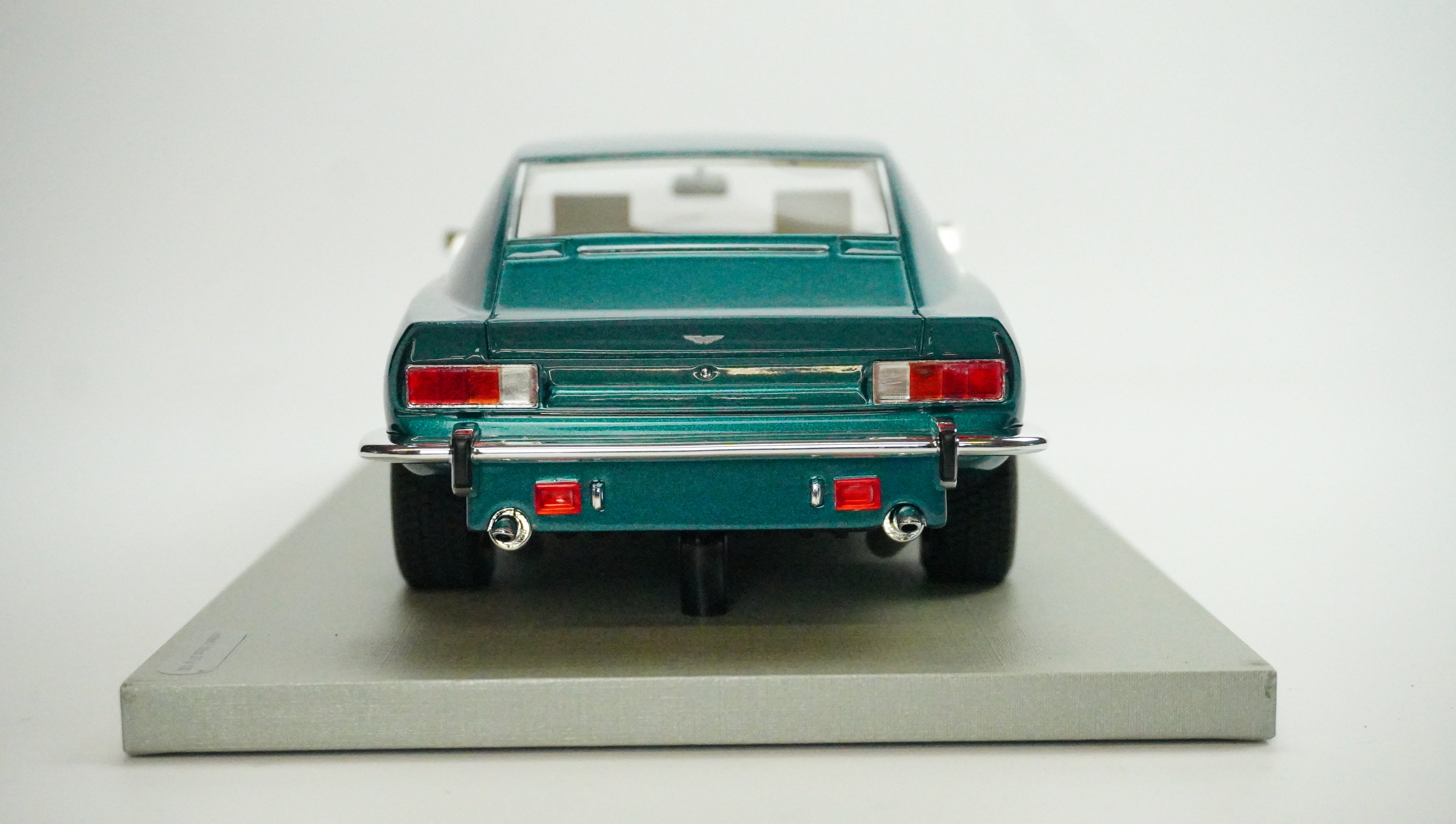 Aston Martin Lagonda Saloon Limited (without box) 1974 1:18