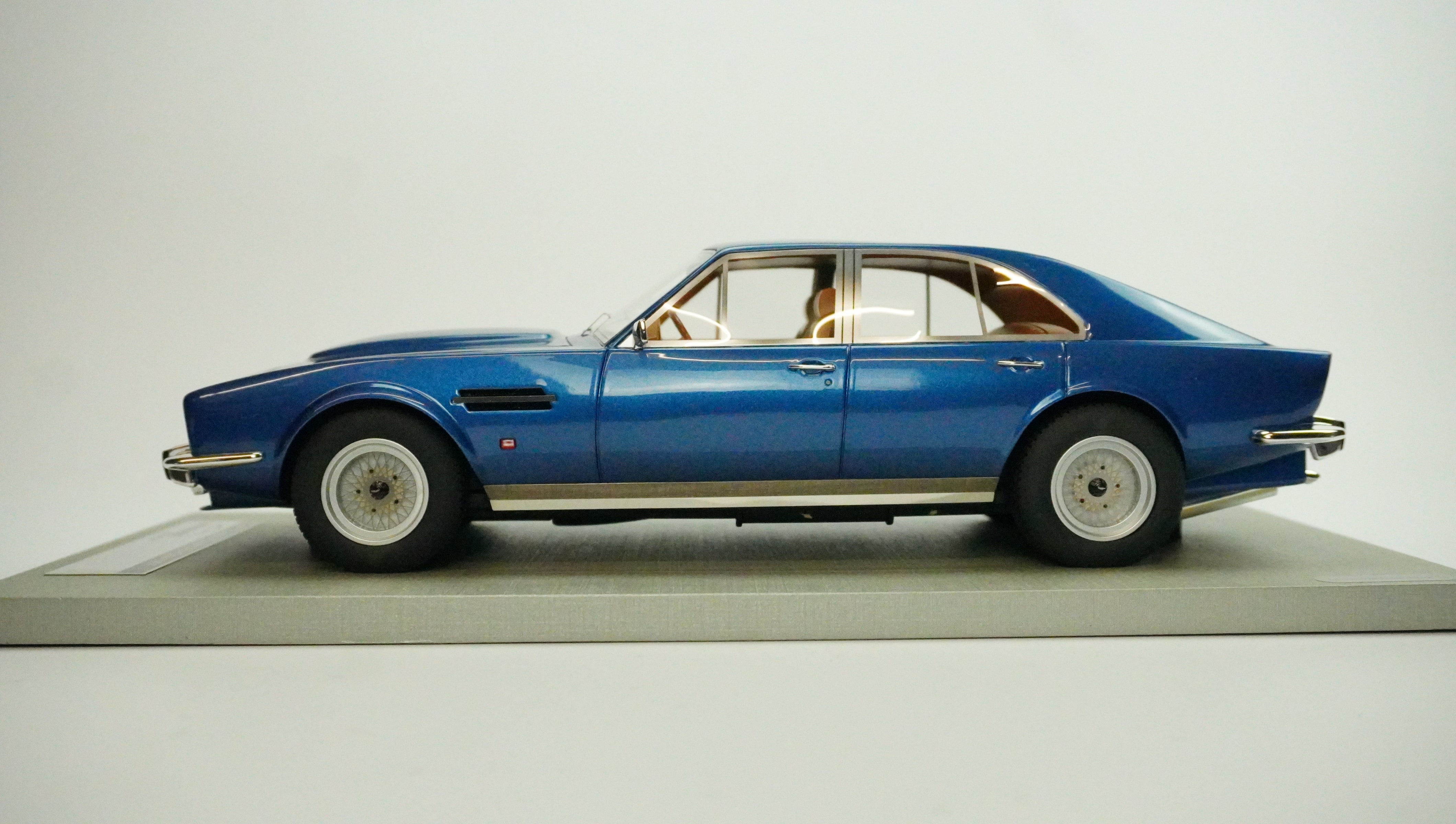 Aston Martin Lagonda Saloon Limited (without box) 1974 1:18