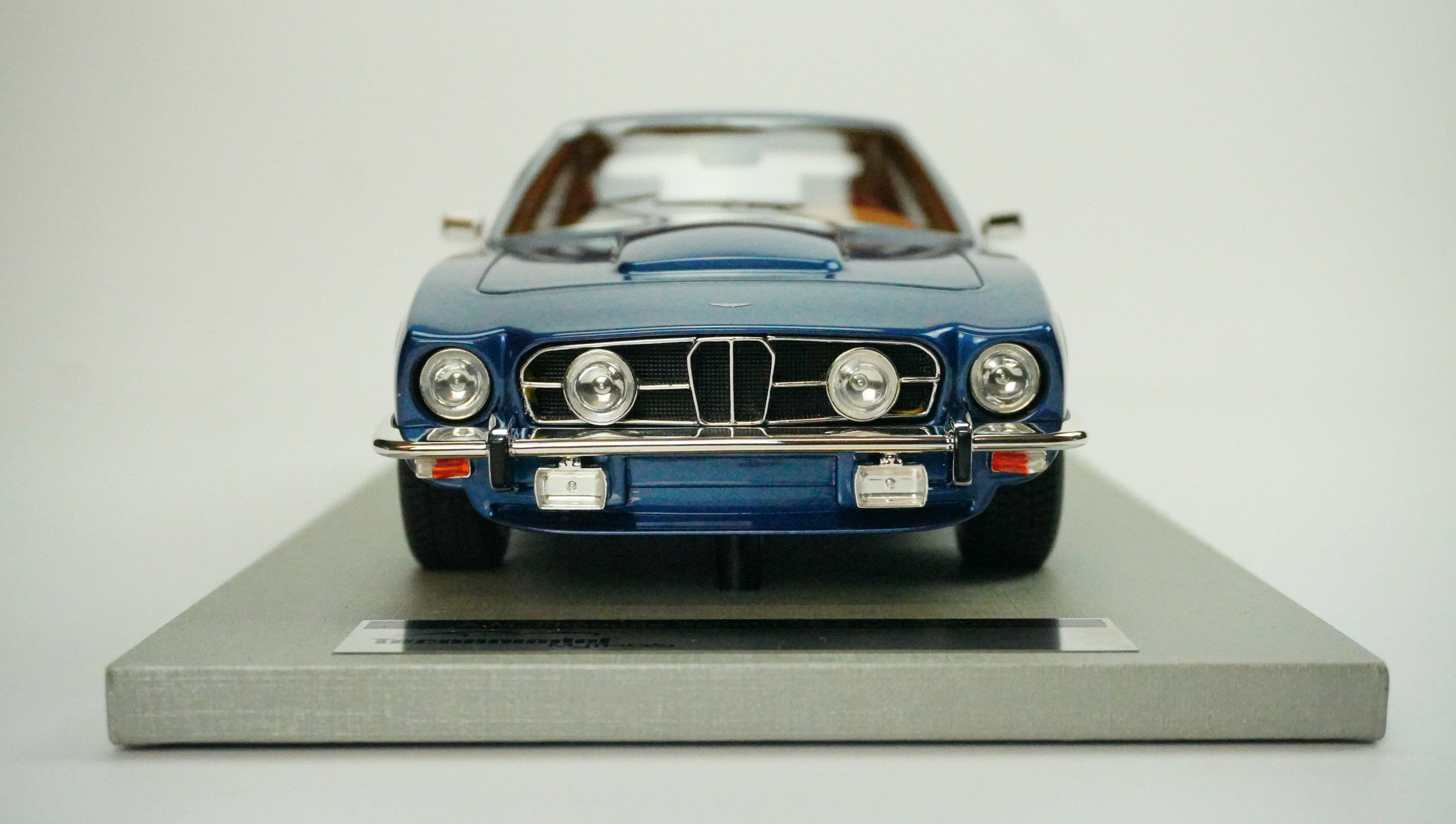 Aston Martin Lagonda Saloon Limited (without box) 1974 1:18