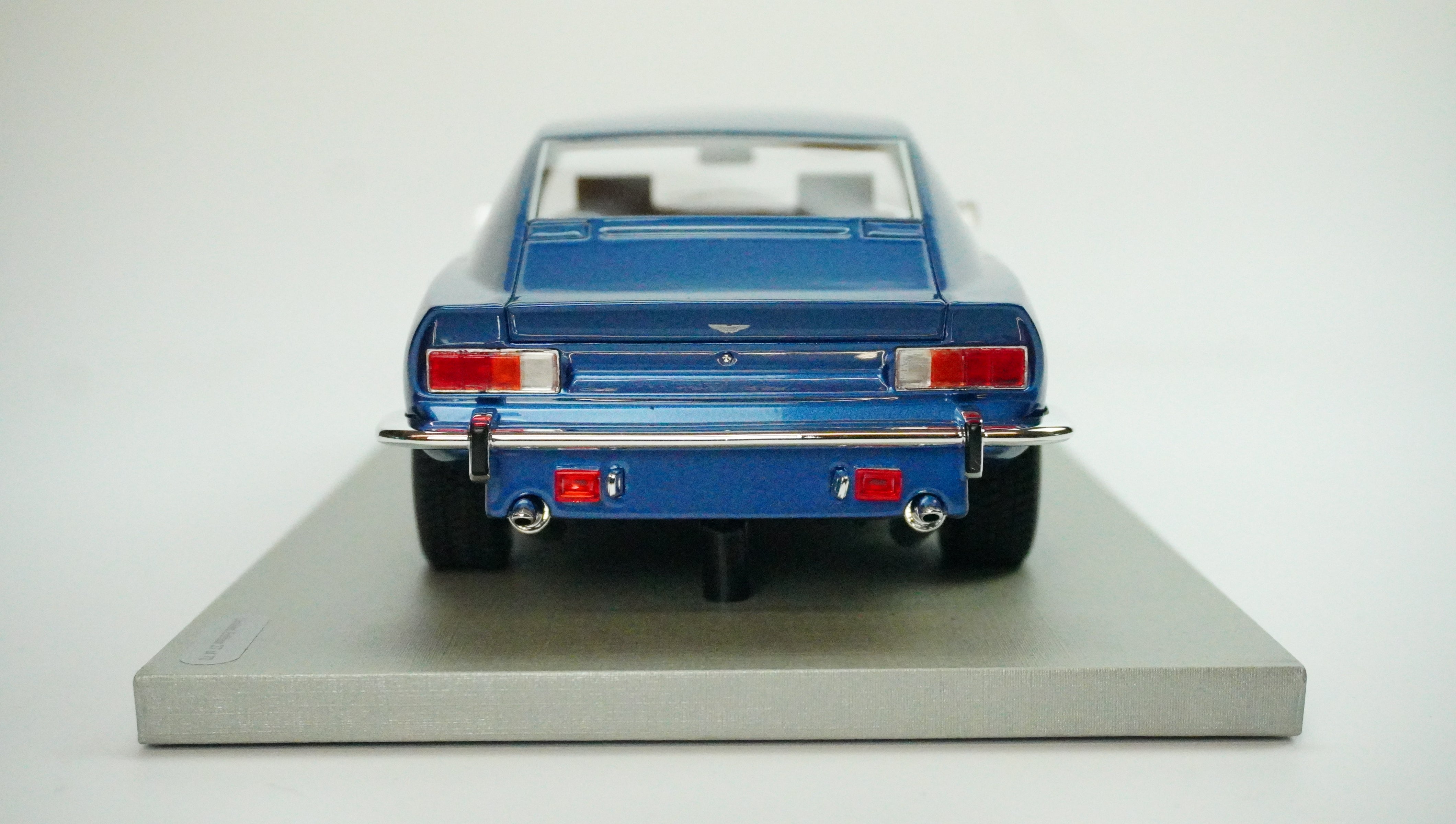 Aston Martin Lagonda Saloon Limited (without box) 1974 1:18
