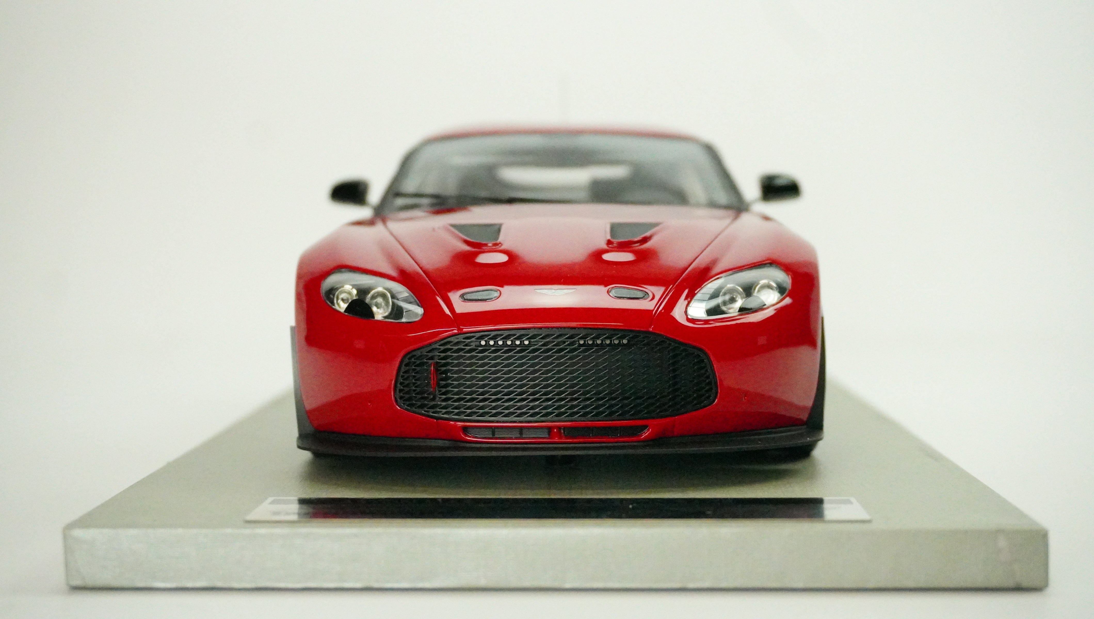 Aston Martin V12 Zagato Limited (without box) 2012 1:18