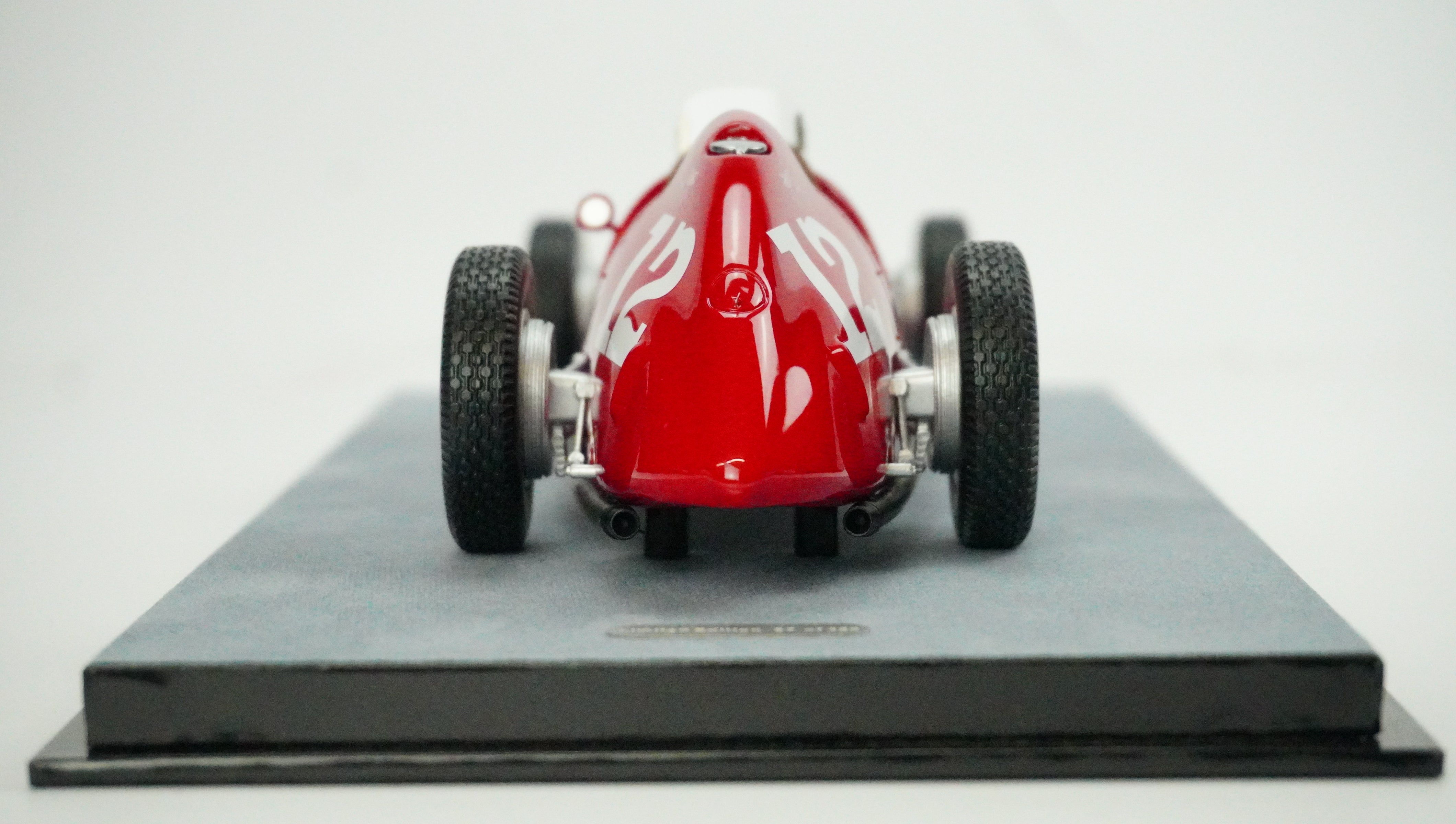 Ferrari 375 F1 Indy No. 12 A. Ascari Limited (no box) 1952 1:18