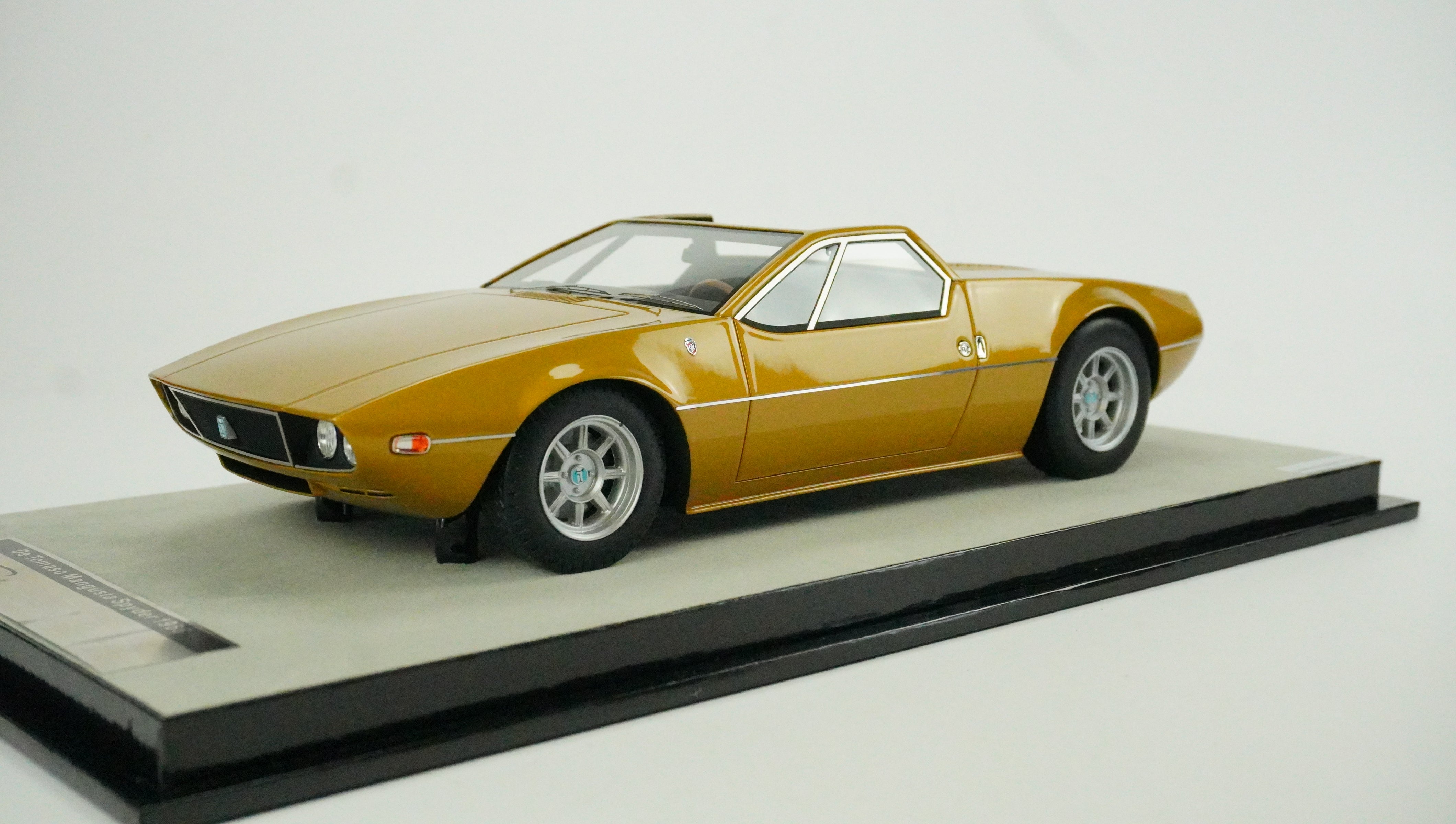 De Tomaso Mangusta Spyder Limited 1966 1:18