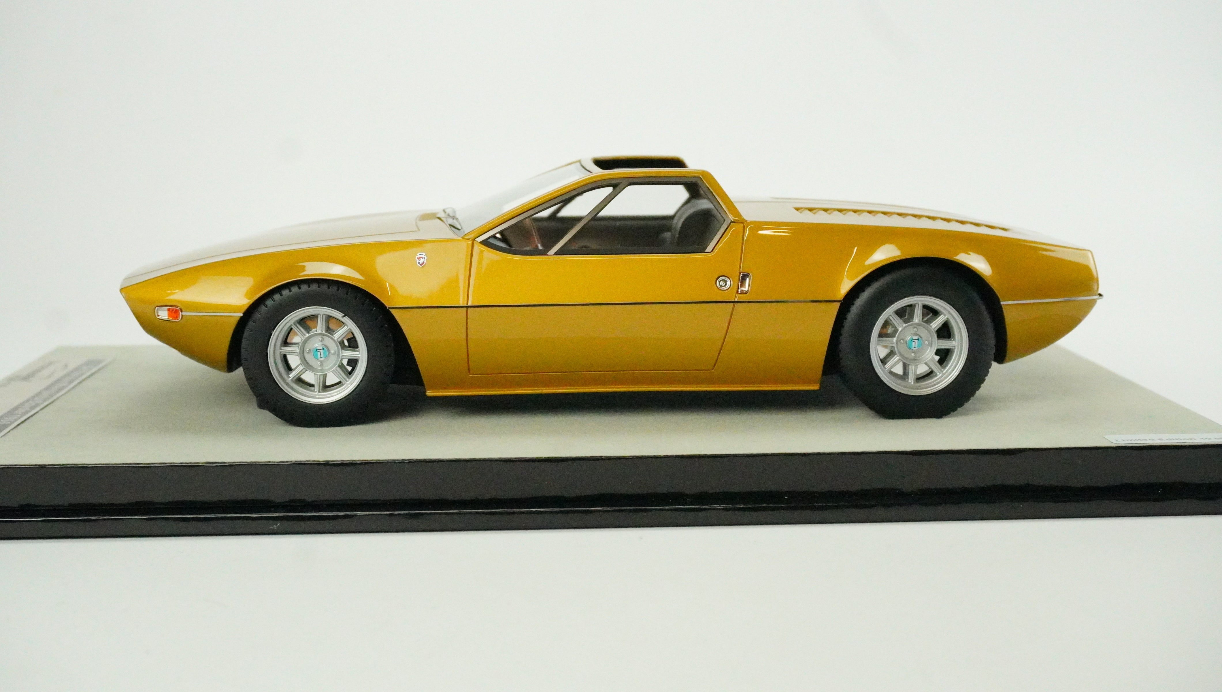 De Tomaso Mangusta Spyder Limited 1966 1:18