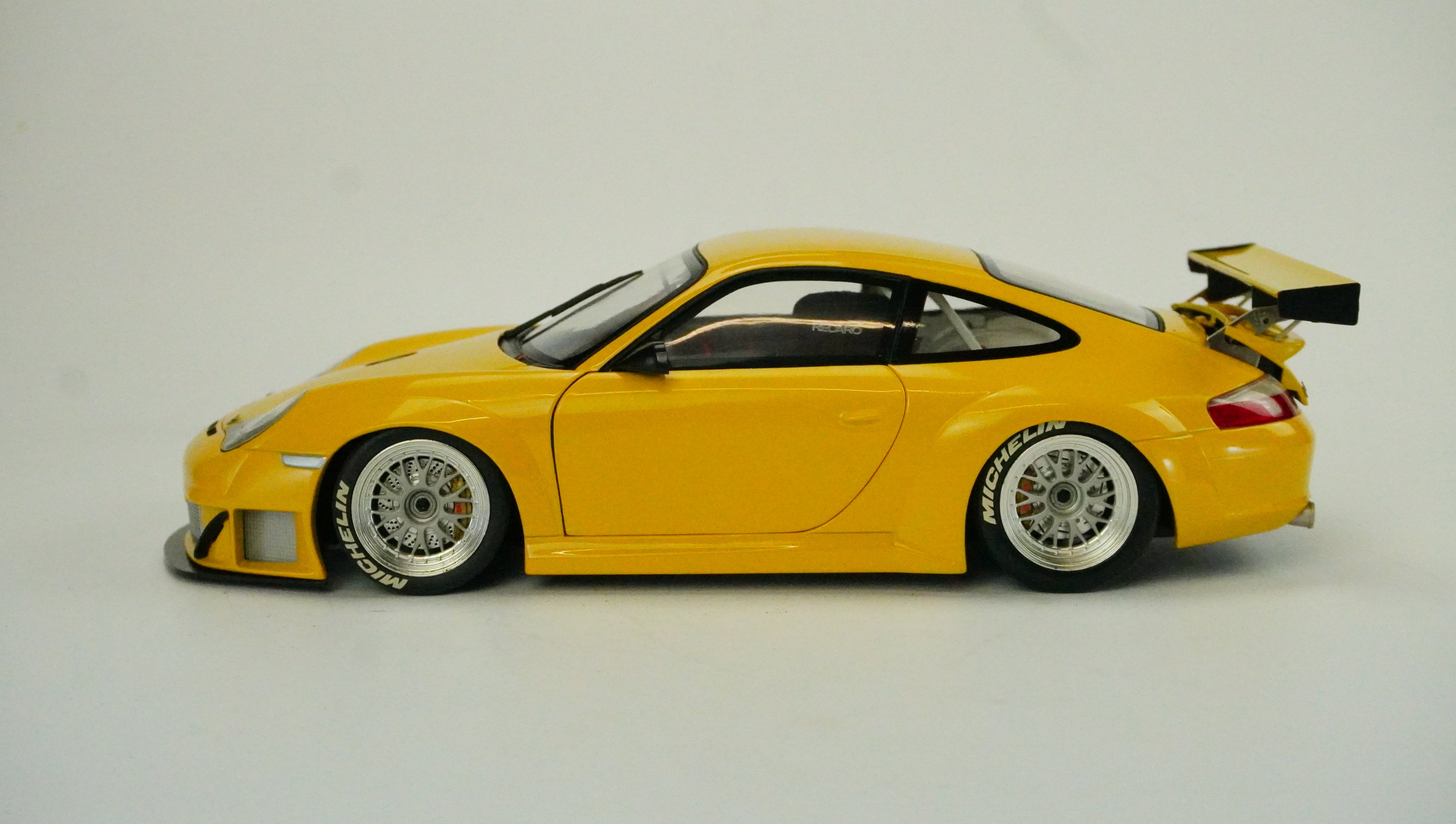 Porsche 911 GT3 RSR 2004 1:18