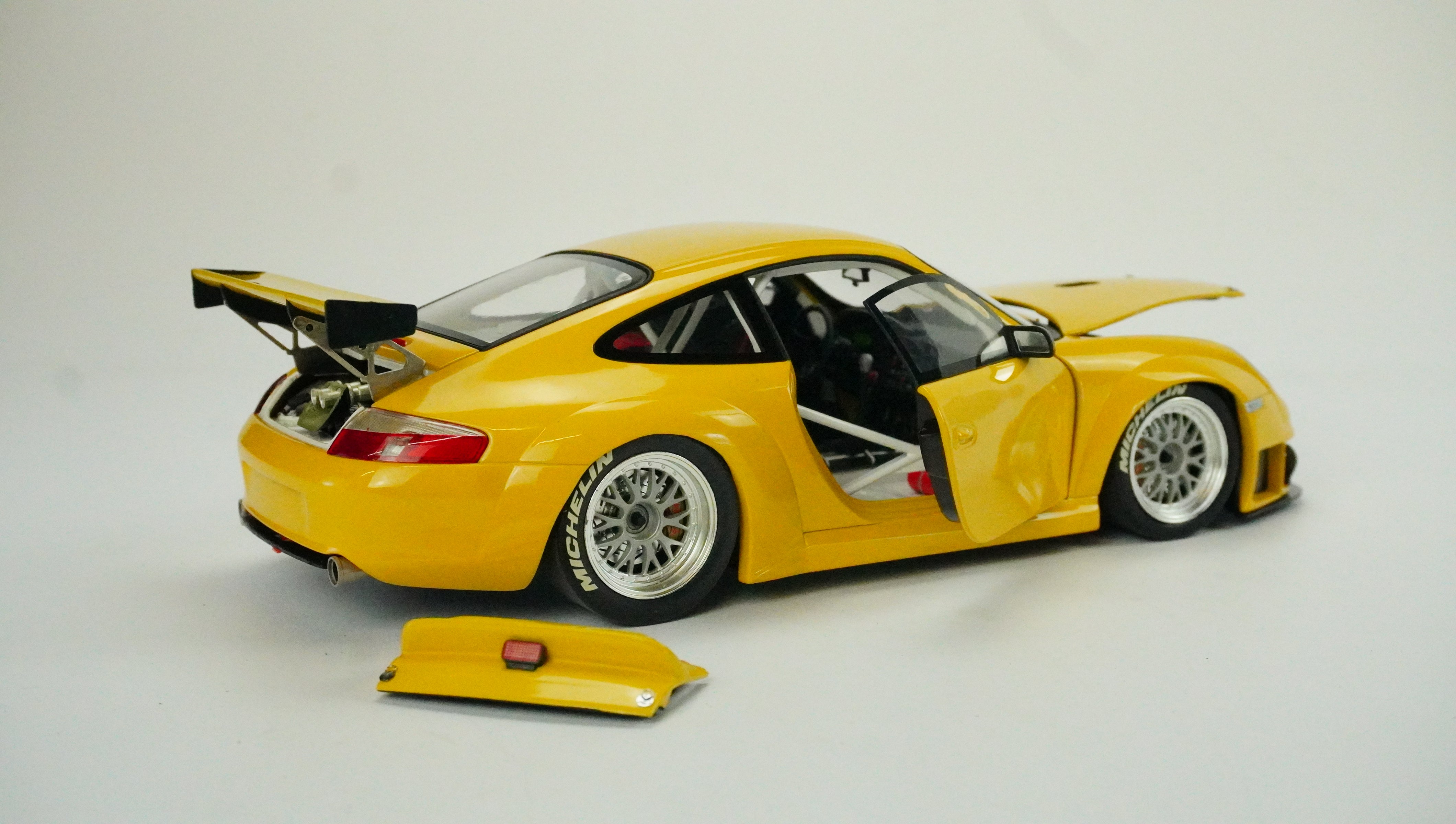 Porsche 911 GT3 RSR 2004 1:18