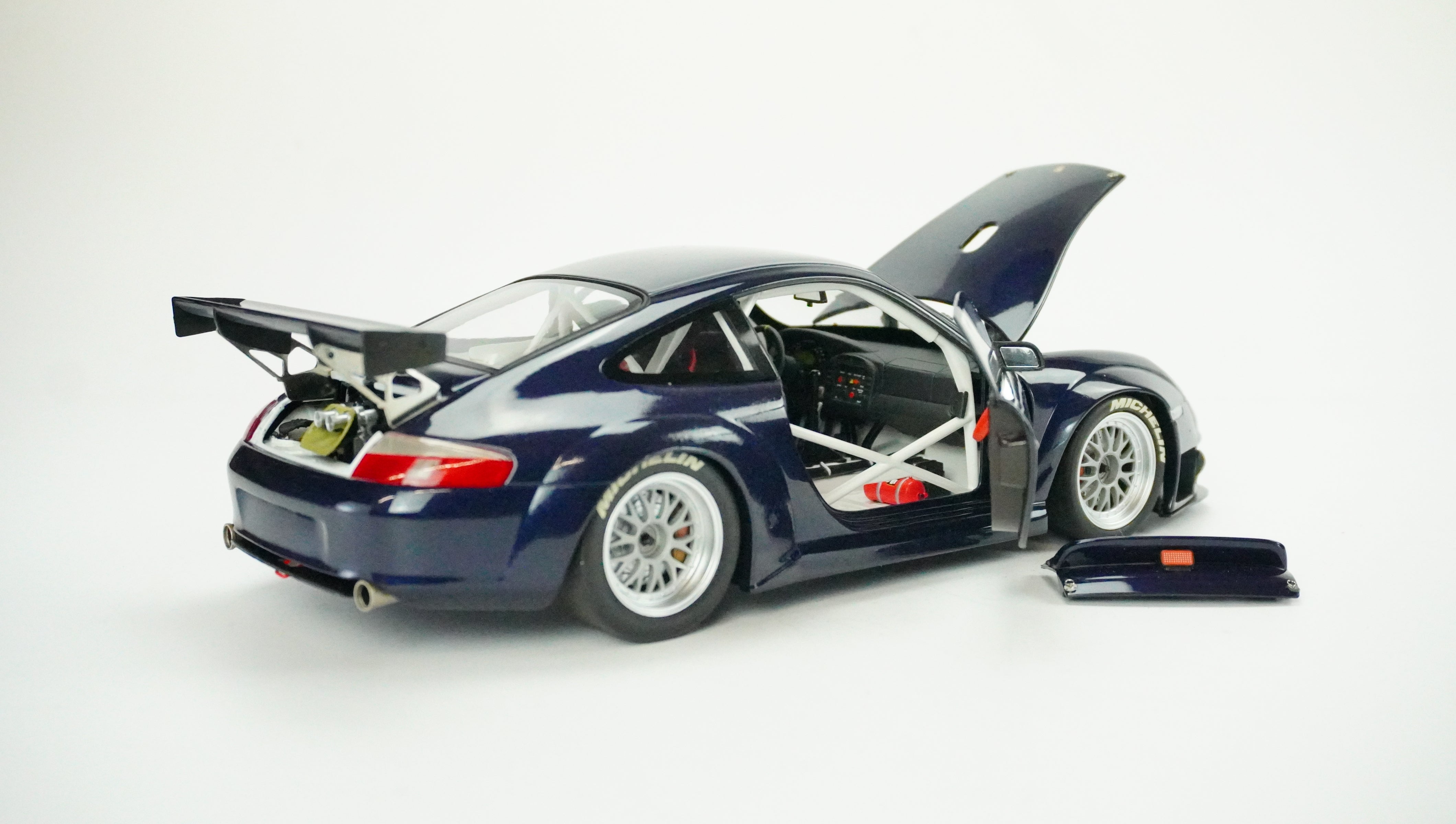 Porsche 911 GT3 RSR 2004 1:18