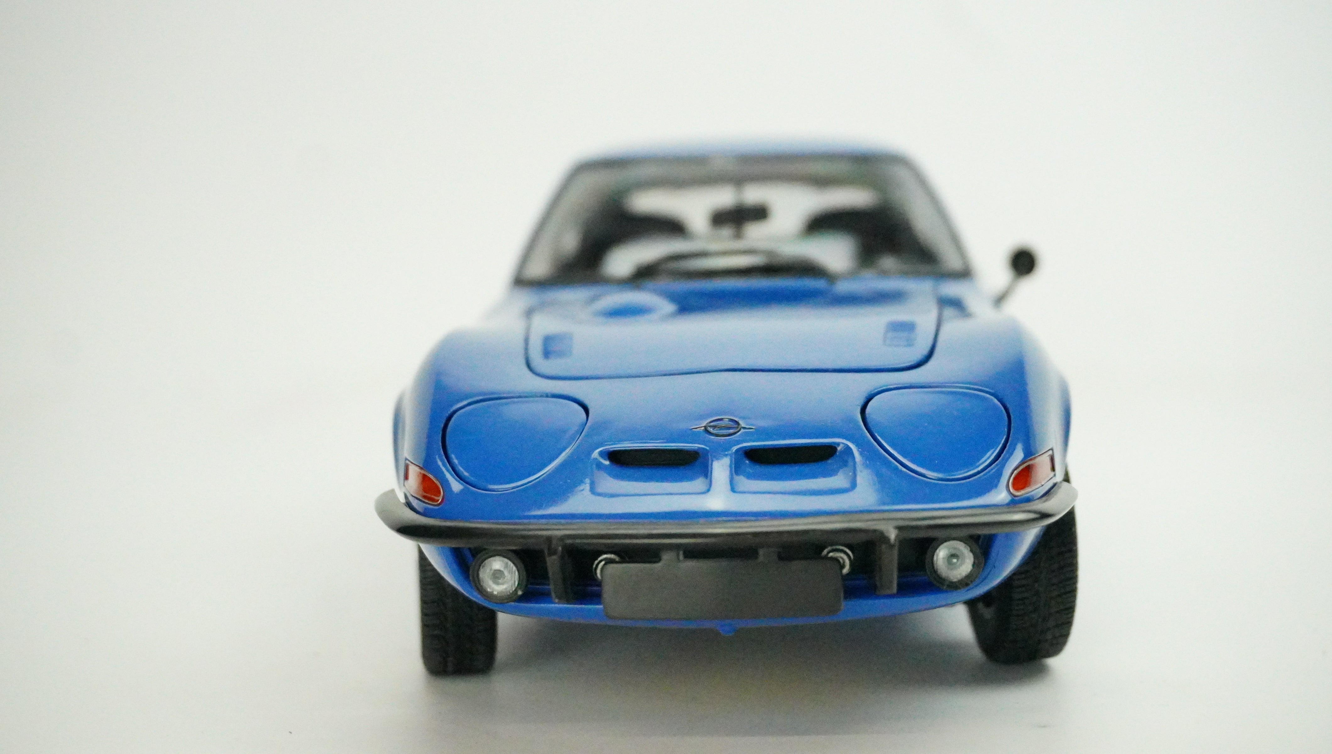 Opel GT/J 1970 1:18