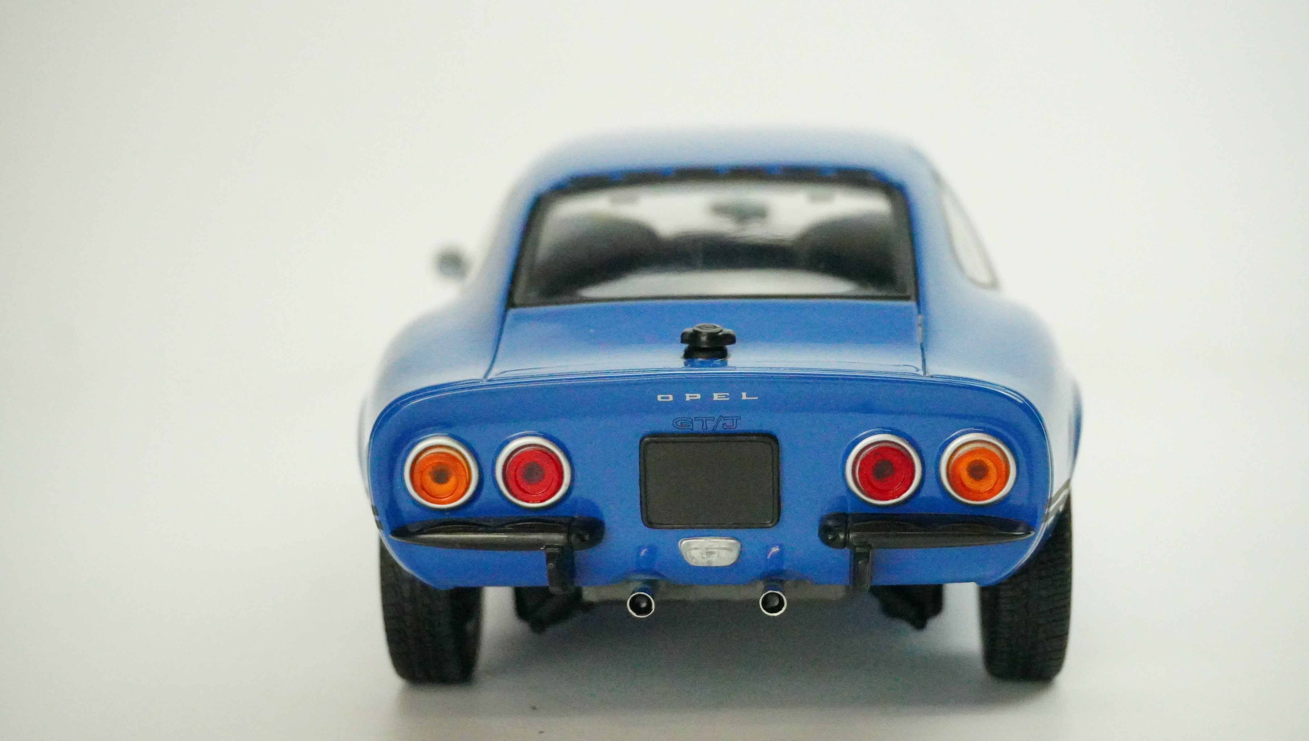 Opel GT/J 1970 1:18