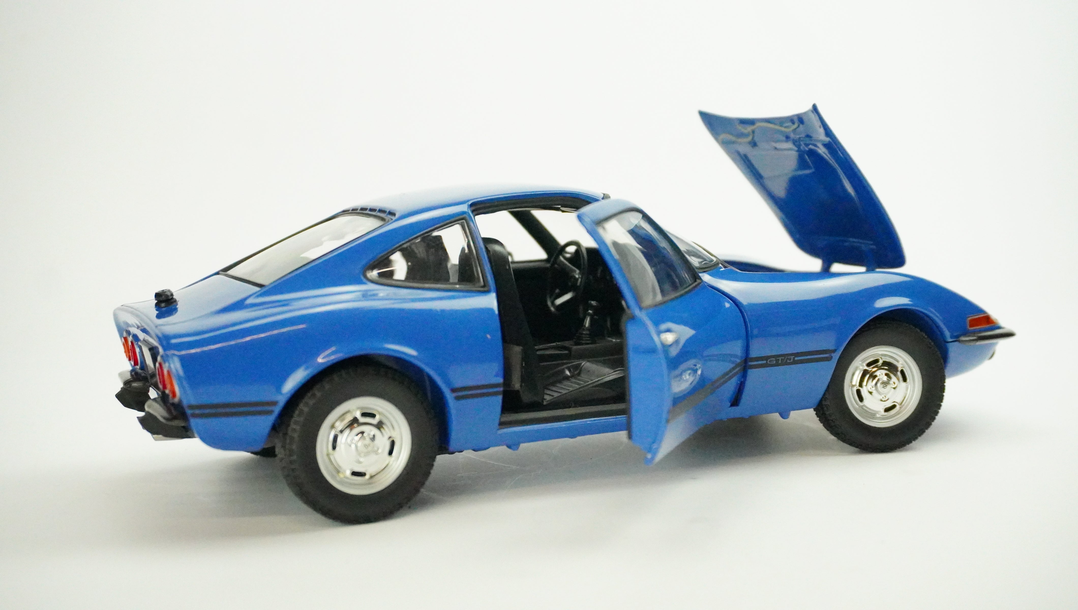 Opel GT/J 1970 1:18