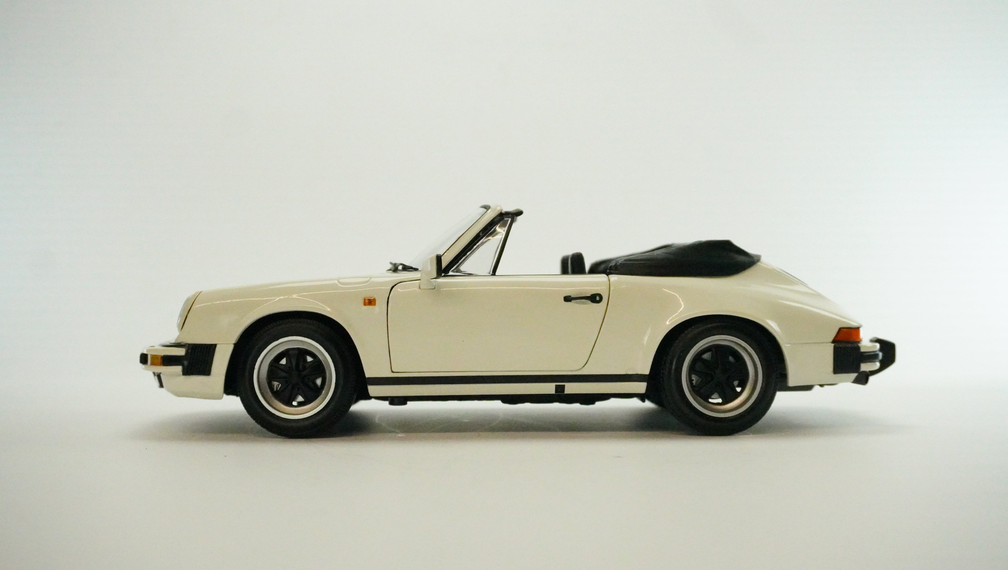 Porsche 911 Carrera Convertible Rarity 1983 1:18