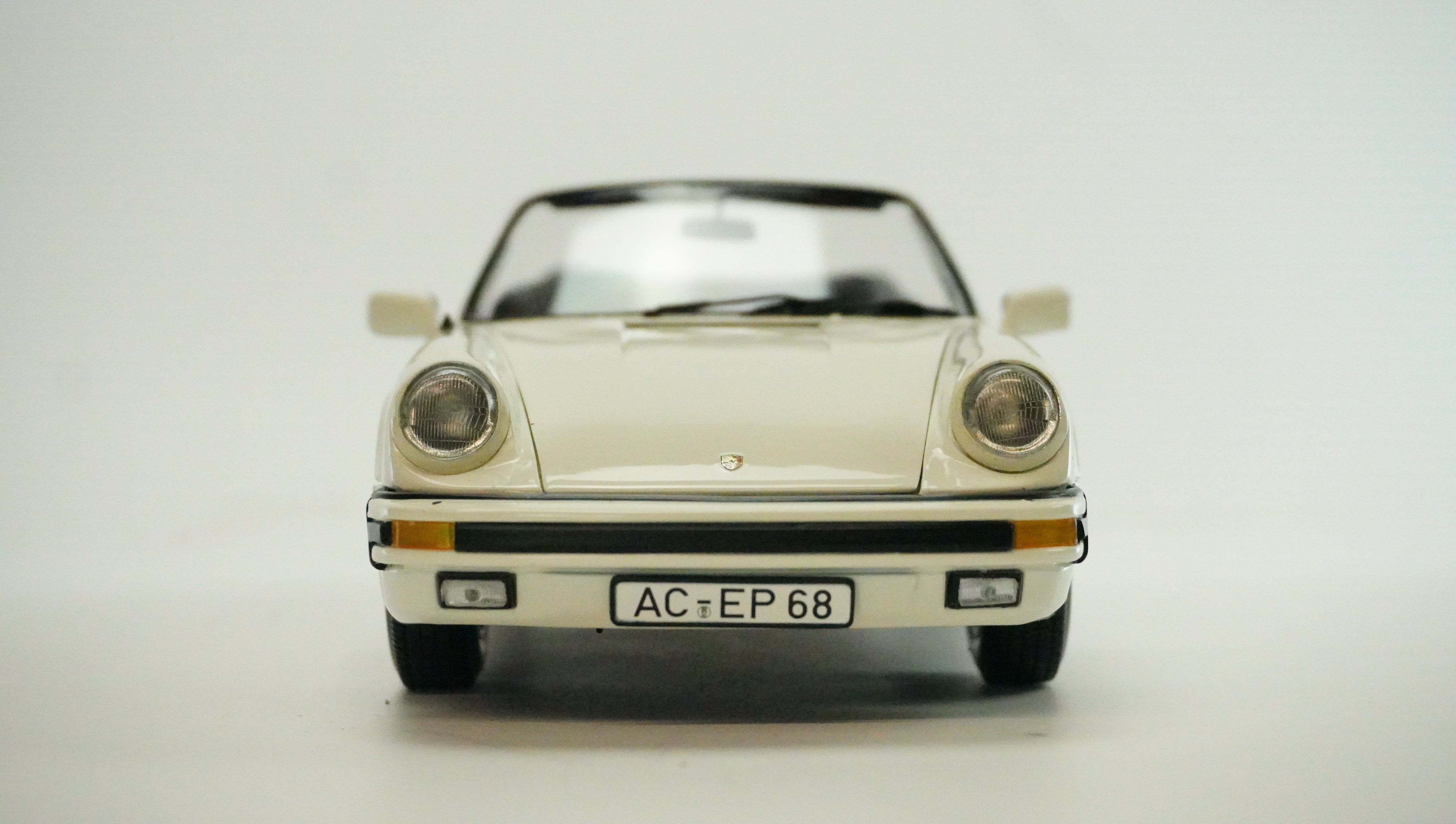 Porsche 911 Carrera Cabrio Rarität 1983 1:18
