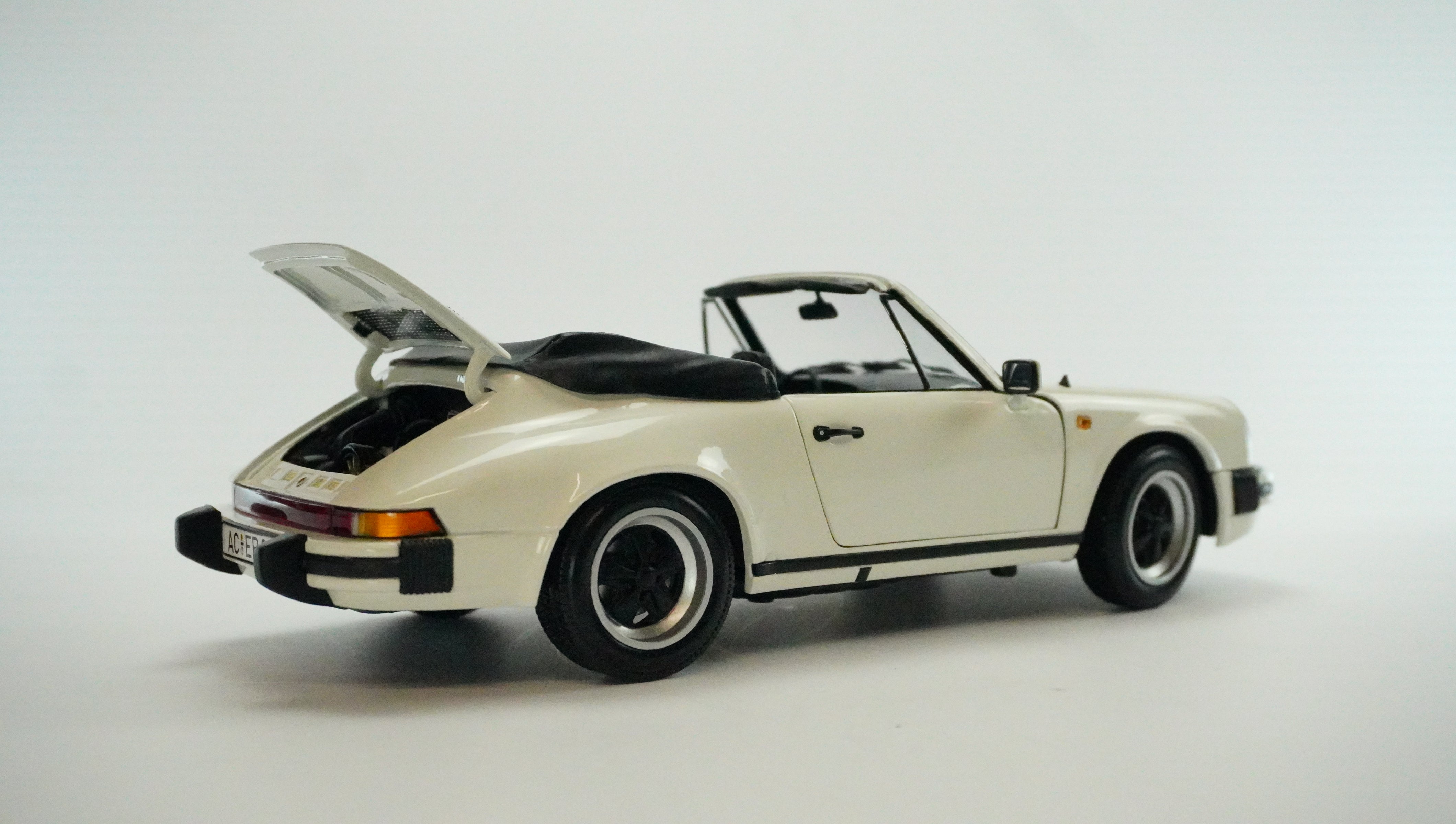 Porsche 911 Carrera Cabrio Rarität 1983 1:18