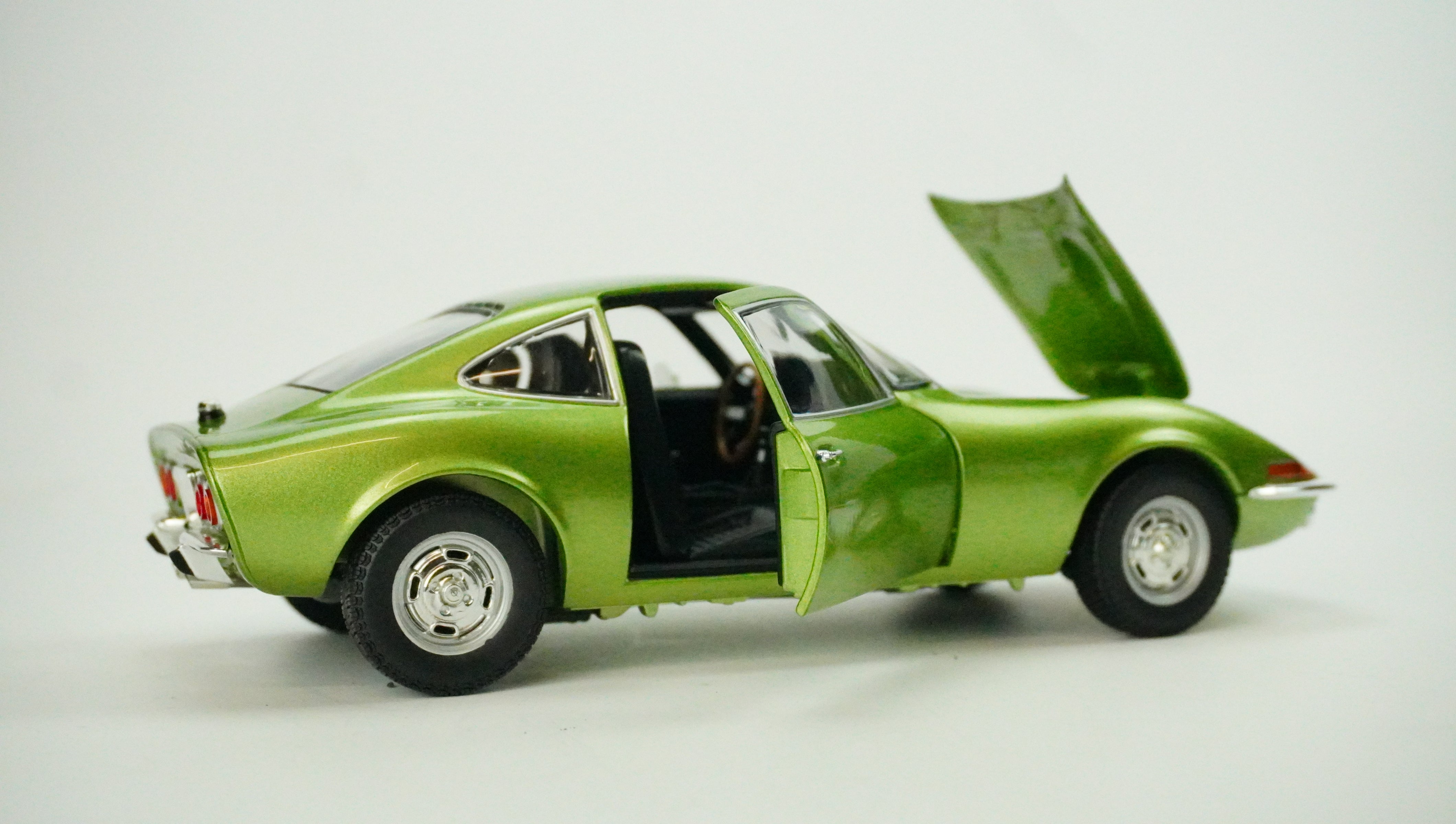 Opel GT 1900 Limited 1972 1:18