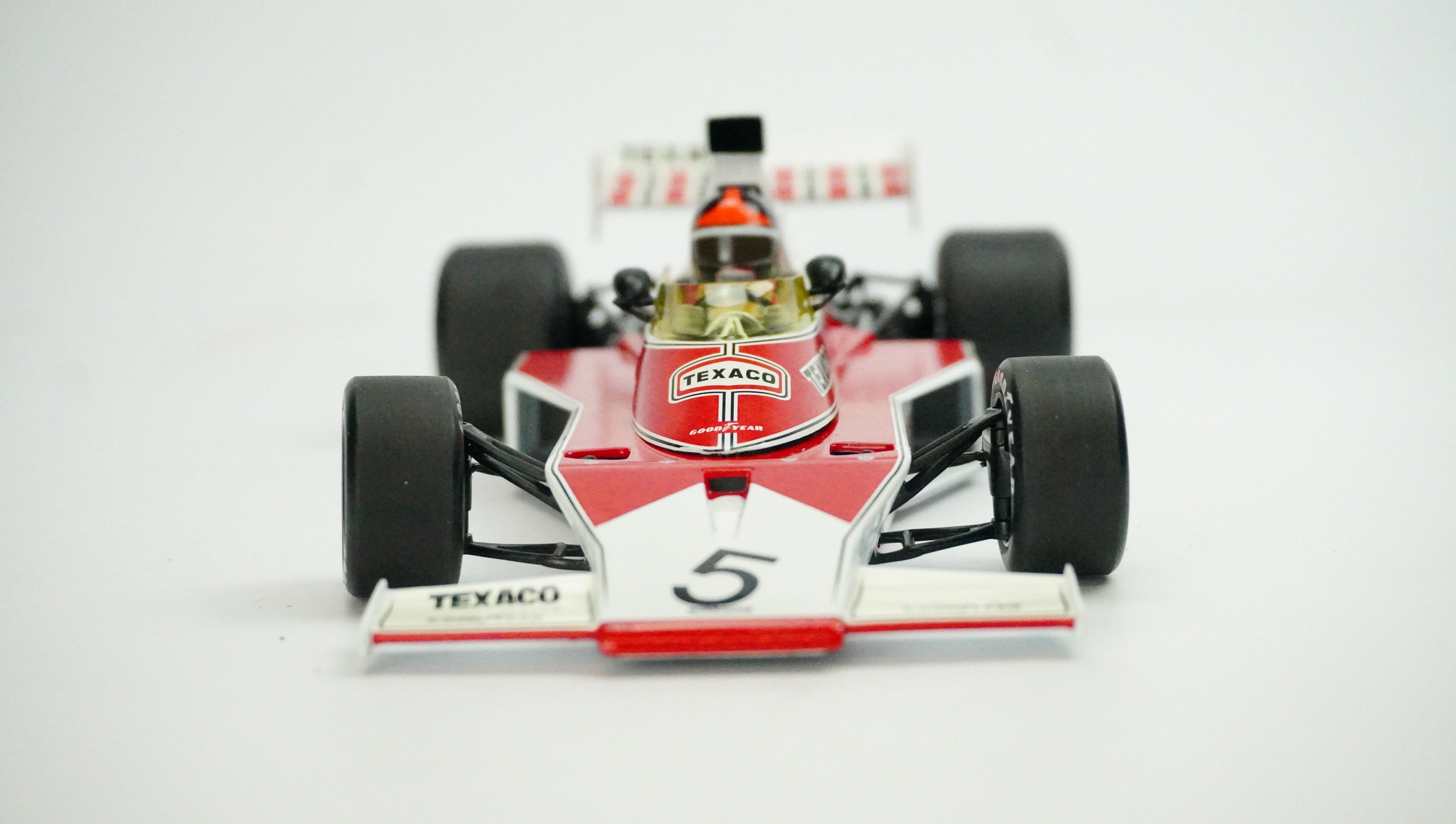 McLaren M23 Ford Emerson Fittipaldi (mit Fahrer) 1974 1:18