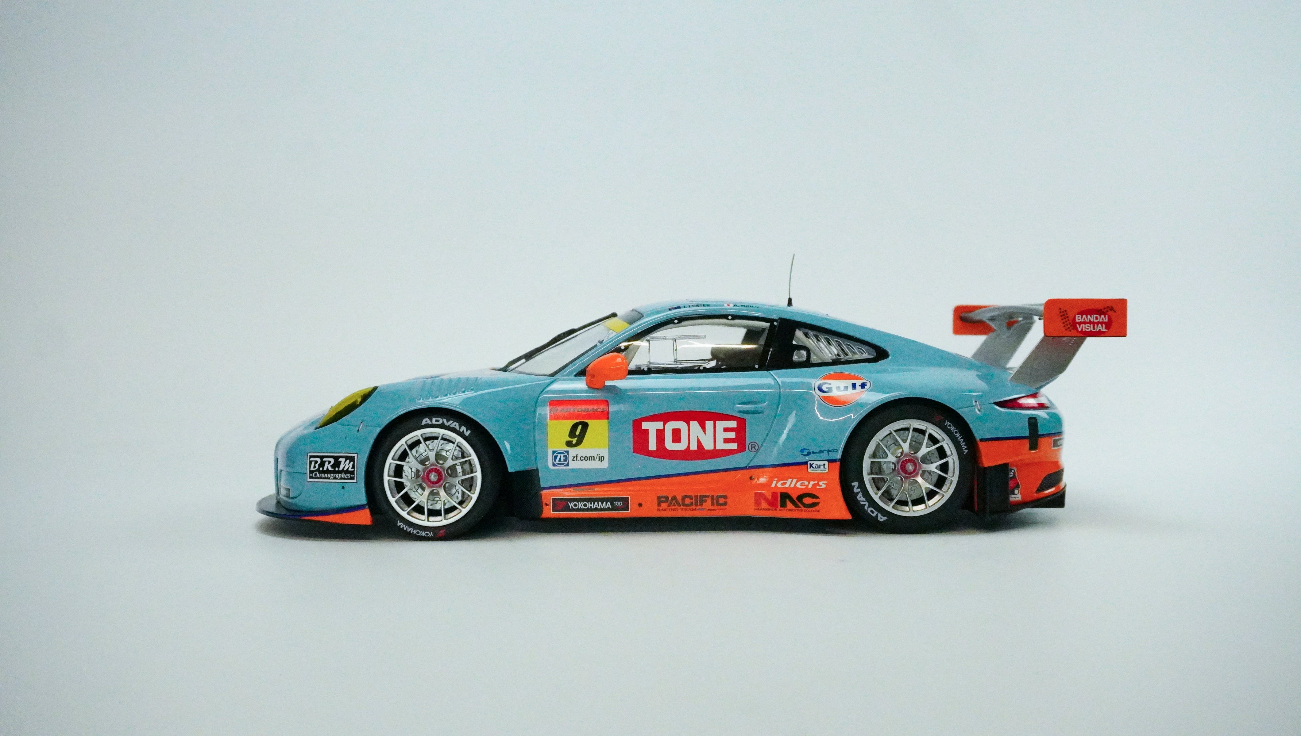 Porsche 911 GT3 R Gulf Racing Nr.9 Limited 2017 1:18