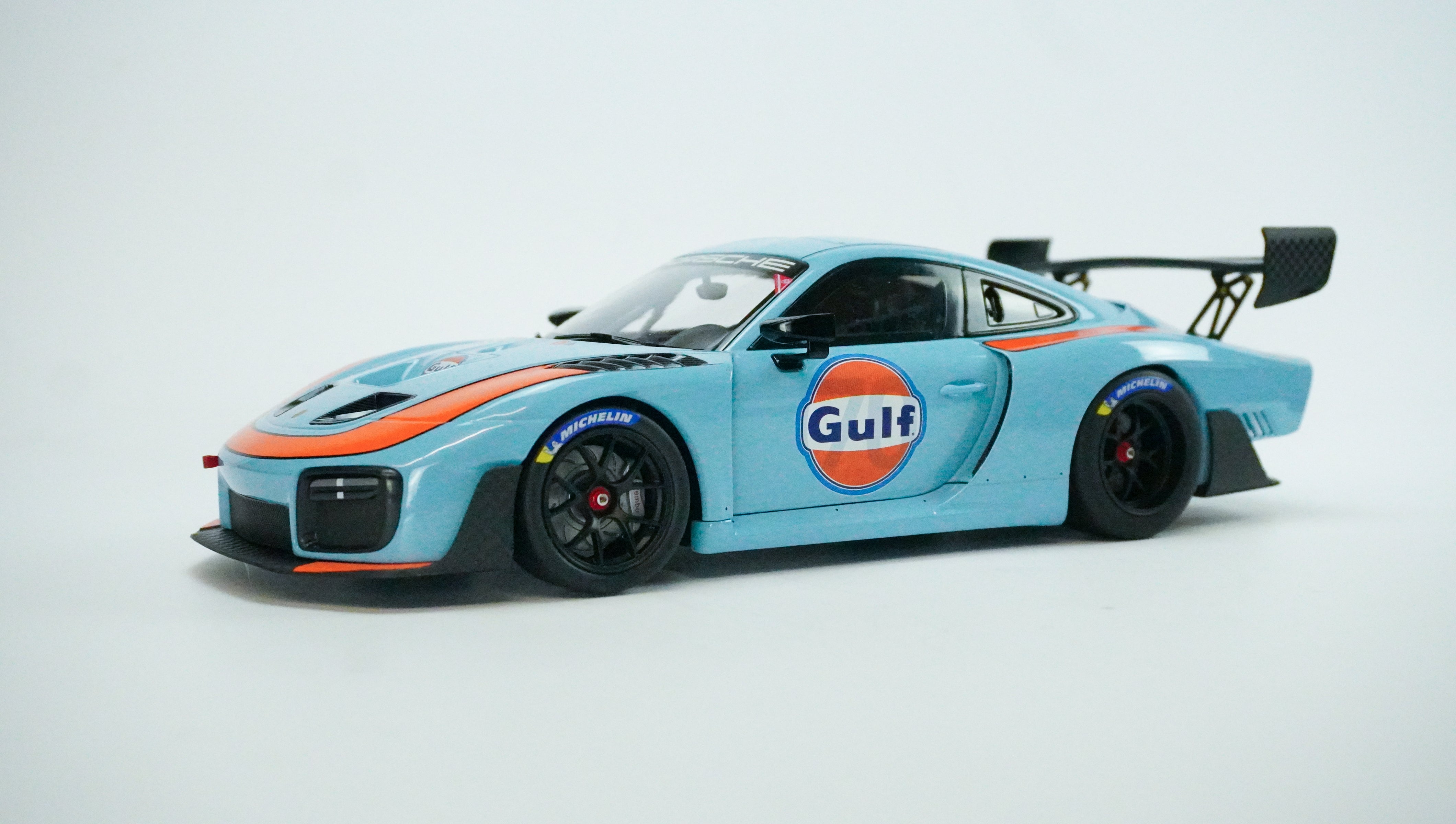 Porsche 935/19 Gulf Racing Limited 2019 1:18