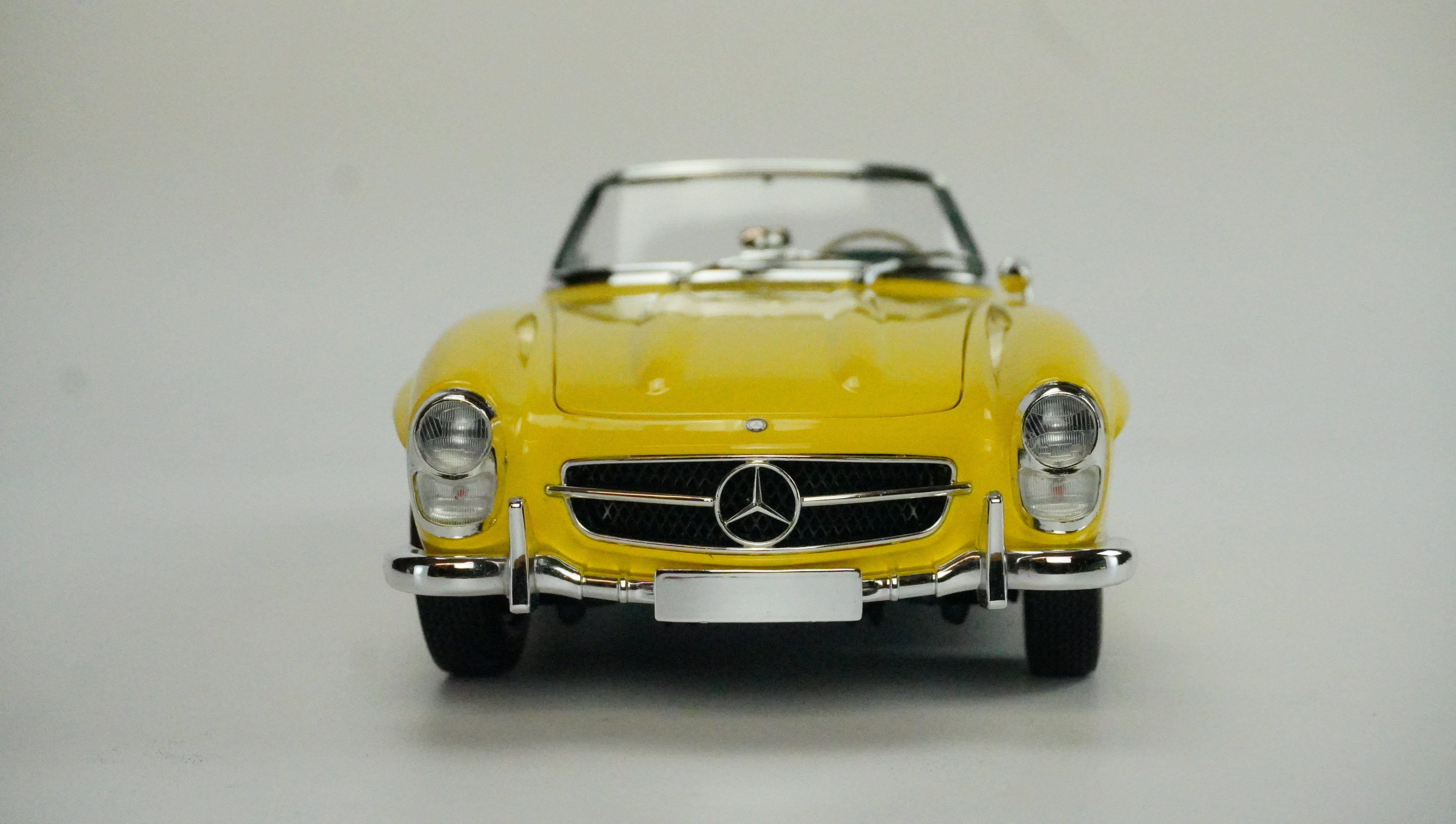 Mercedes Benz 300 SL Roadster (inkl. 2 Koffer) 1957 1:18