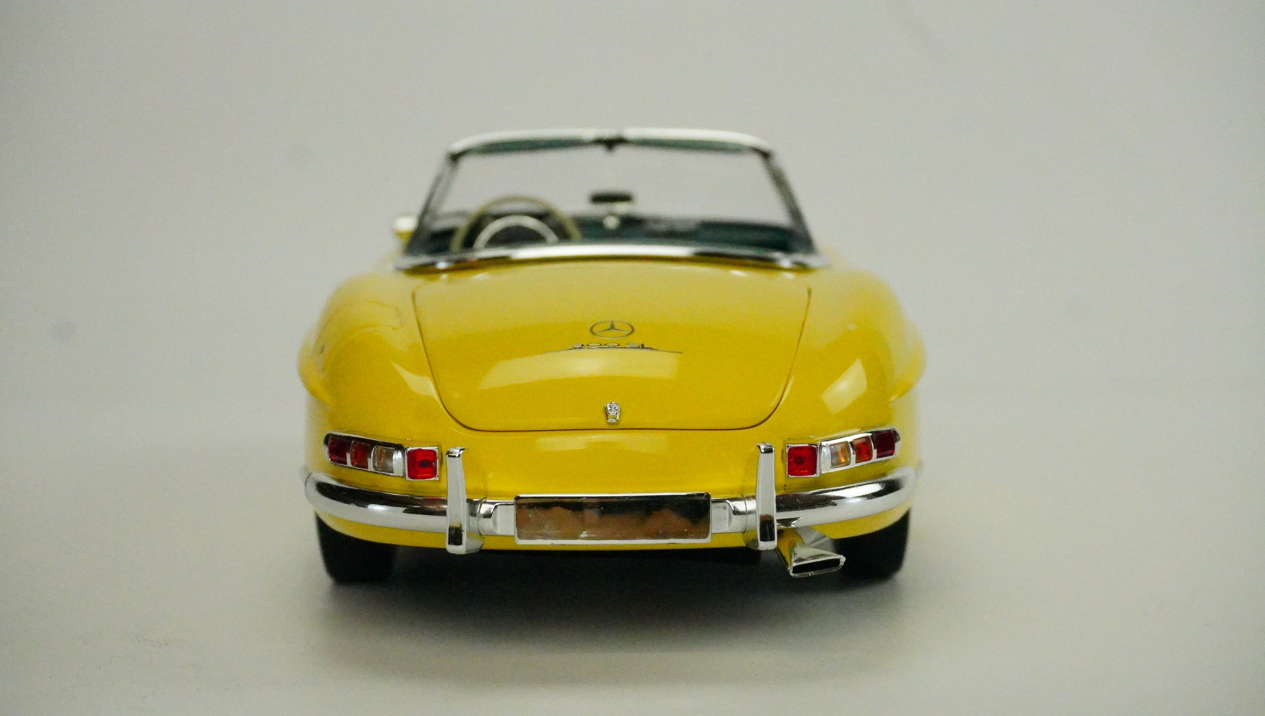Mercedes Benz 300 SL Roadster (inkl. 2 Koffer) 1957 1:18