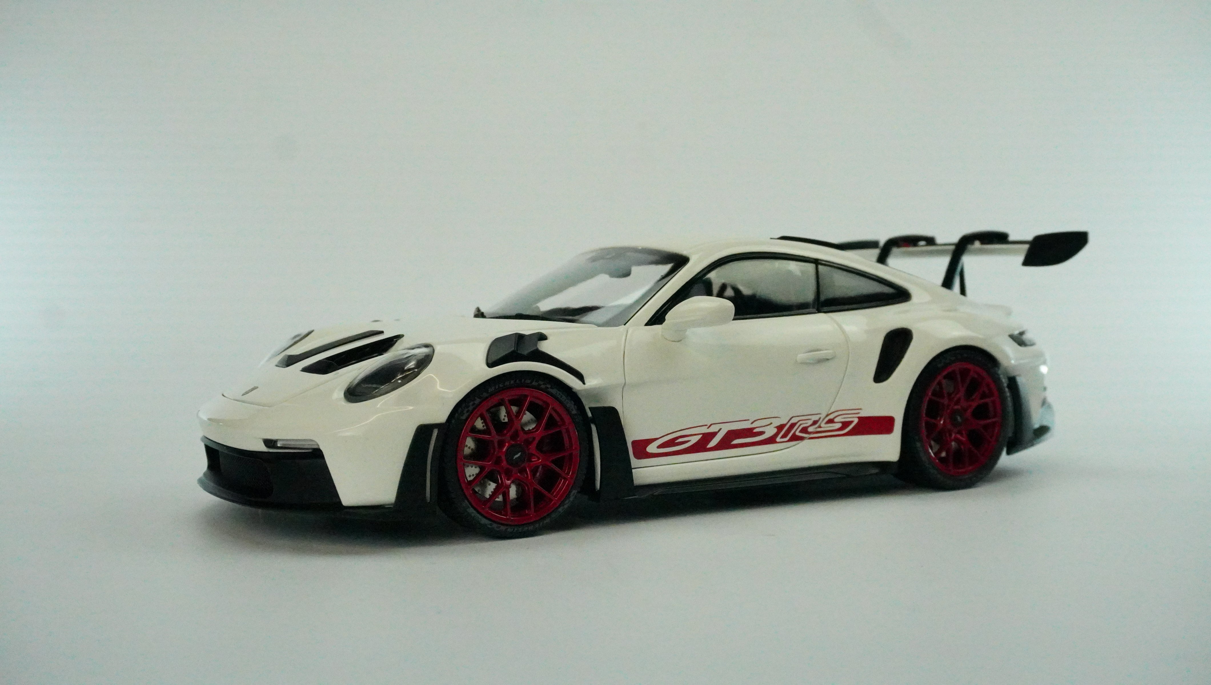 Porsche 911 GT3 RS Limited 2022 1:18