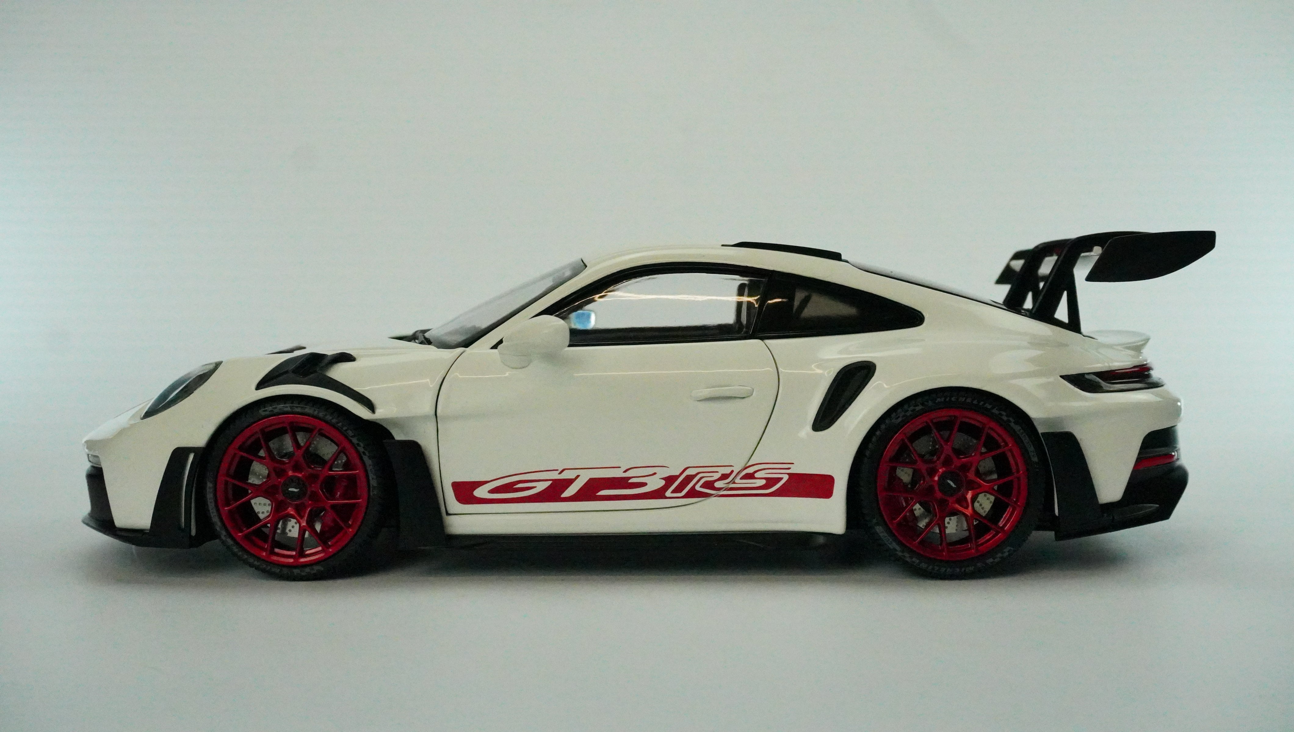 Porsche 911 GT3 RS Limited 2022 1:18