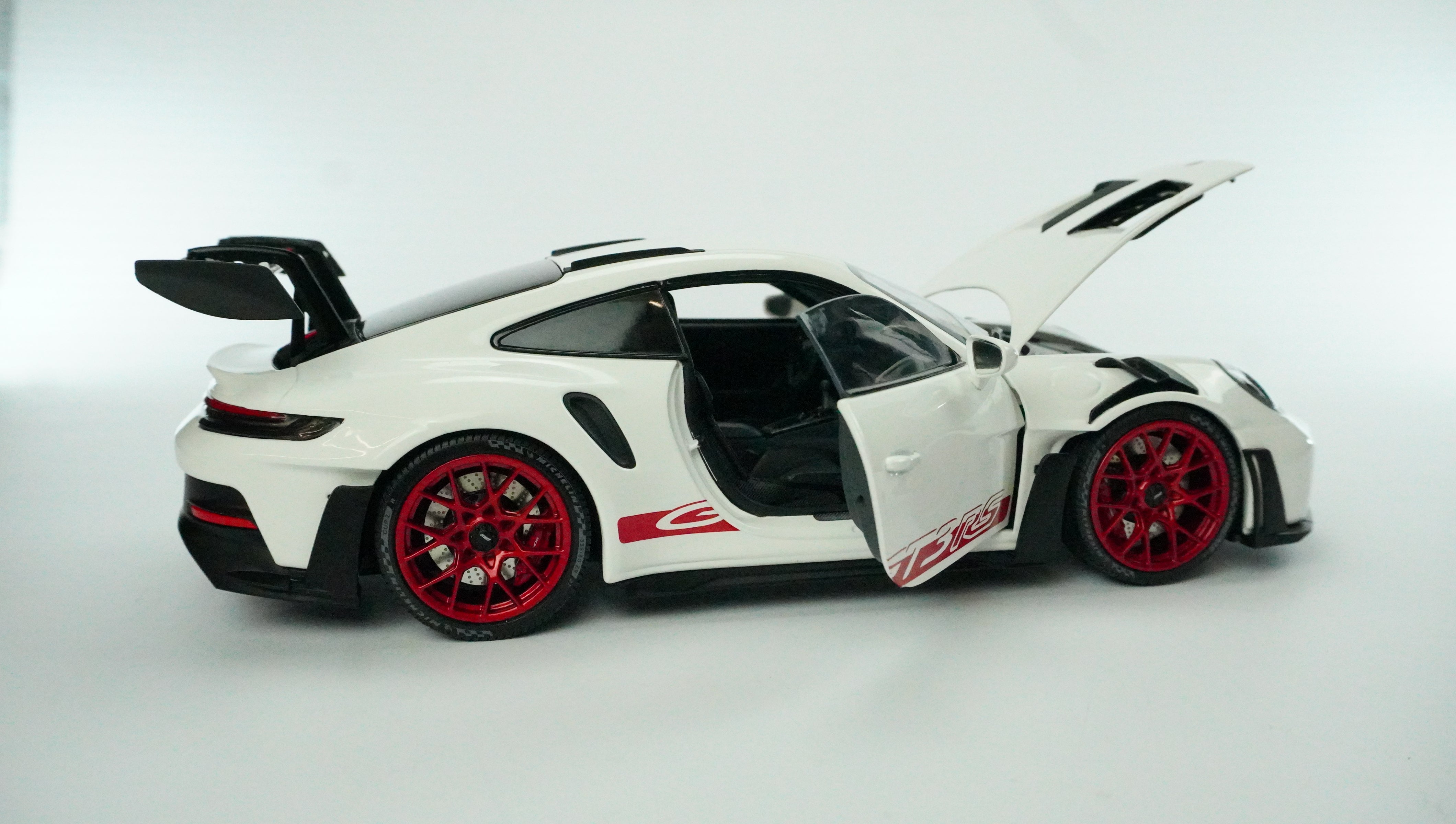 Porsche 911 GT3 RS Limited 2022 1:18