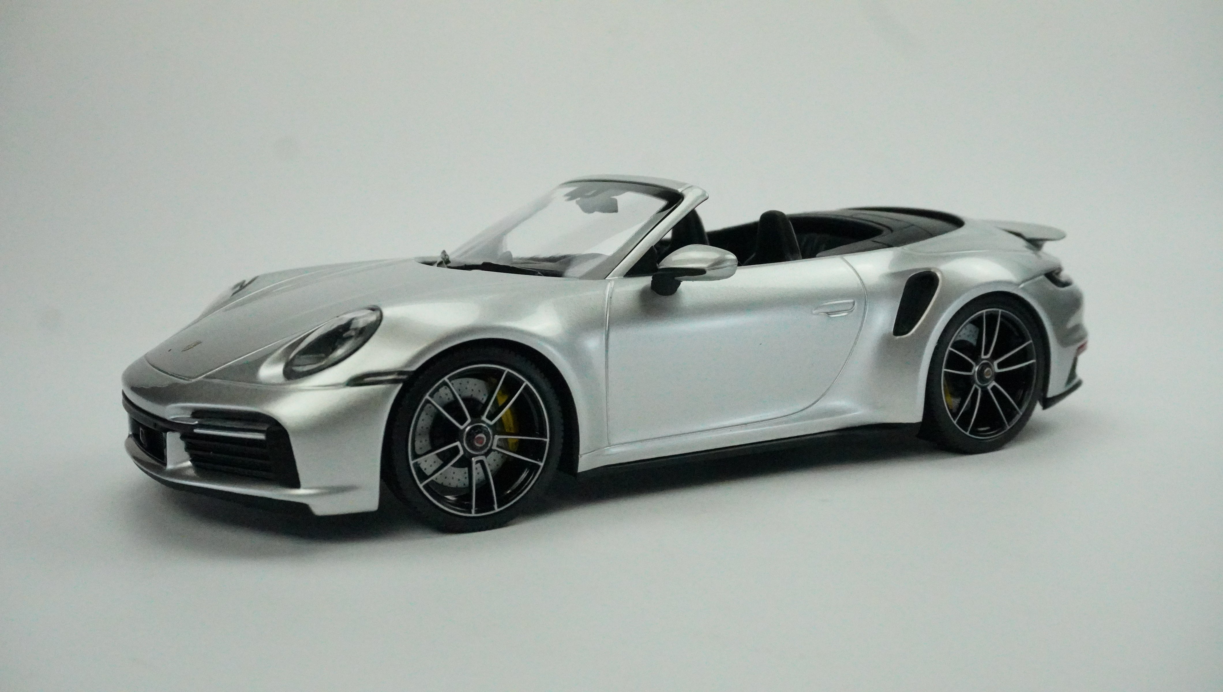 Porsche 911 Turbo S Cabrio Limited 2020 1:18
