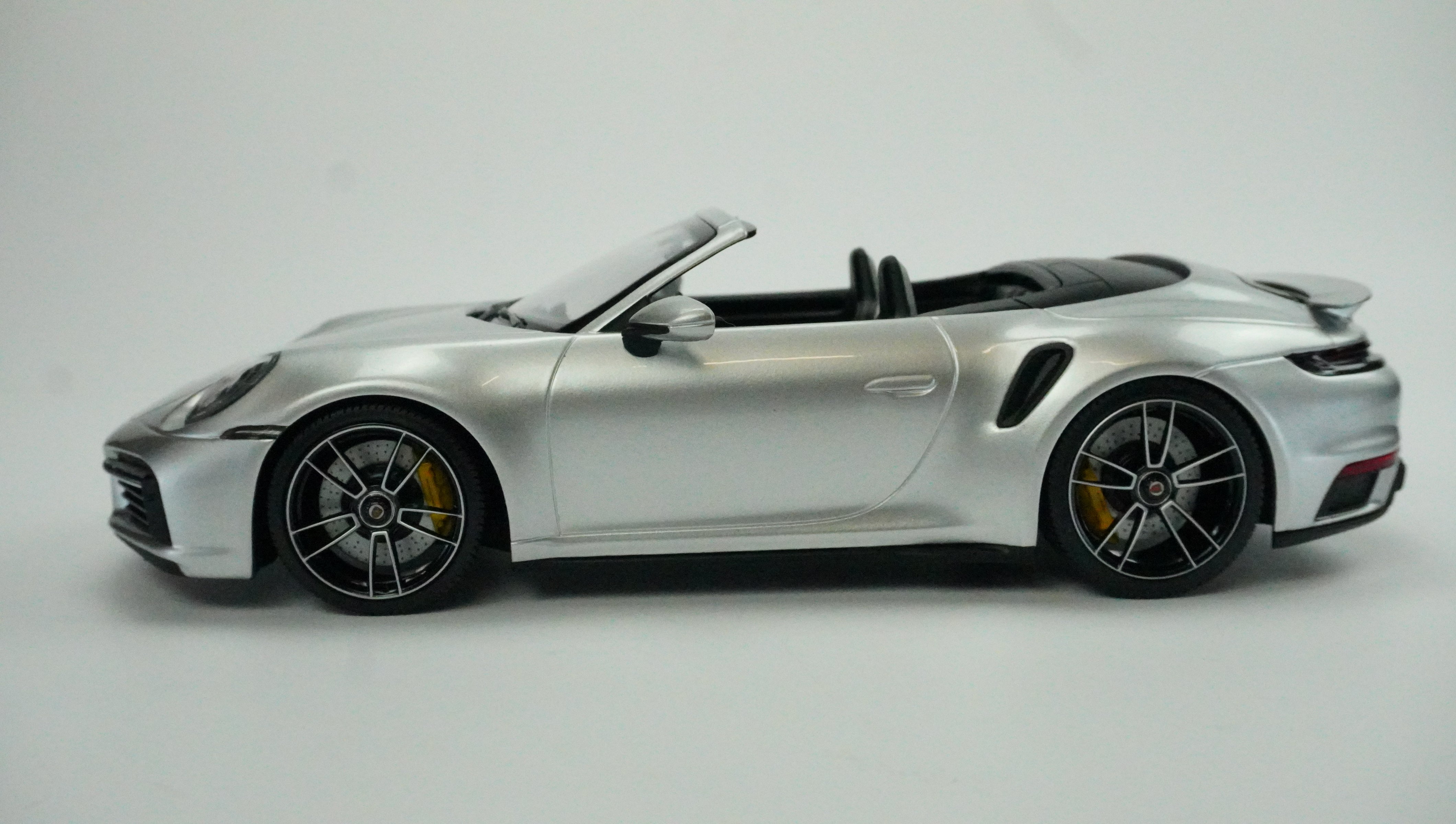 Porsche 911 Turbo S Cabrio Limited 2020 1:18