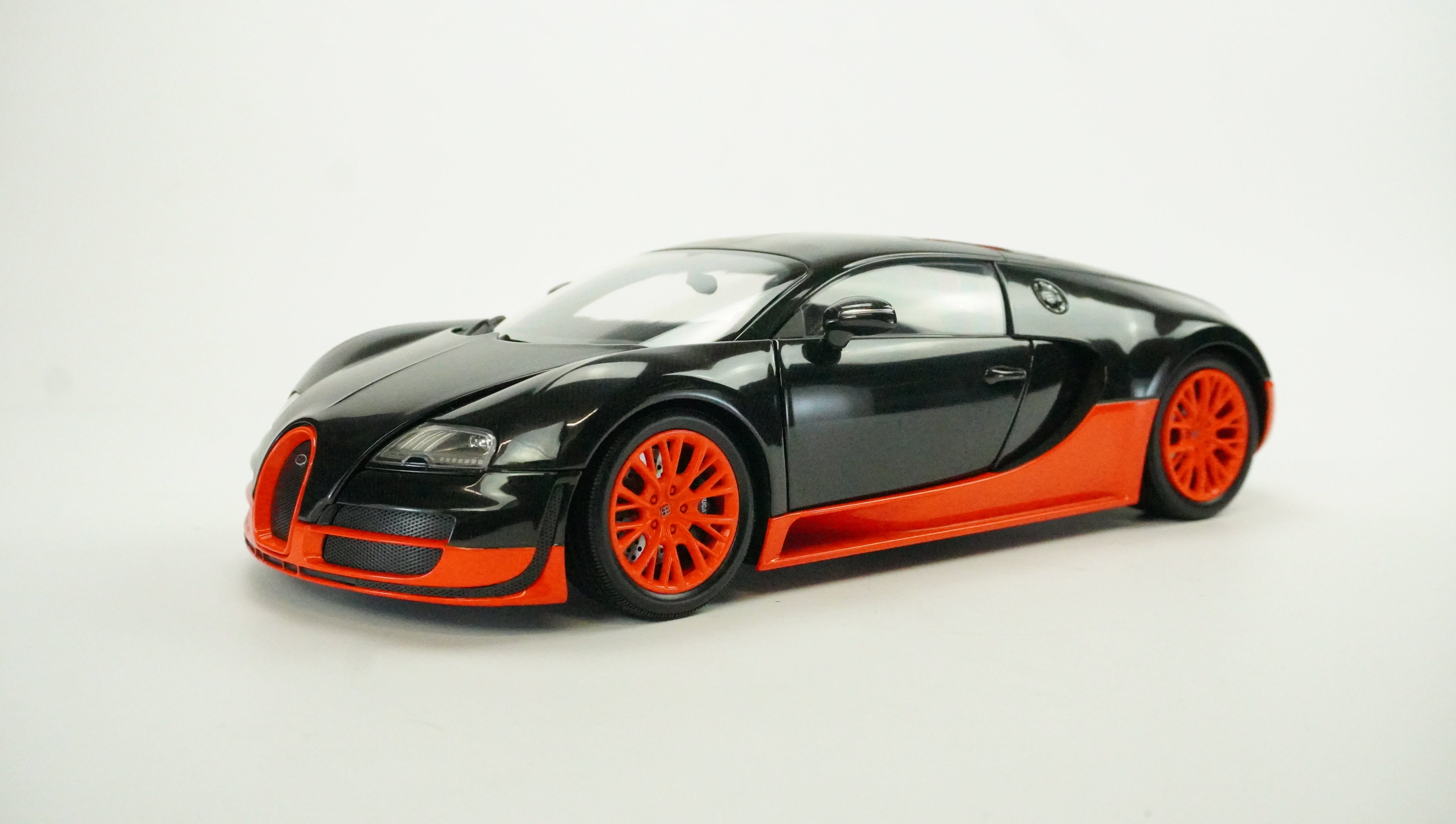 Bugatti Veyron Super Sport (mit Fahrer) Limited 2011 1:18