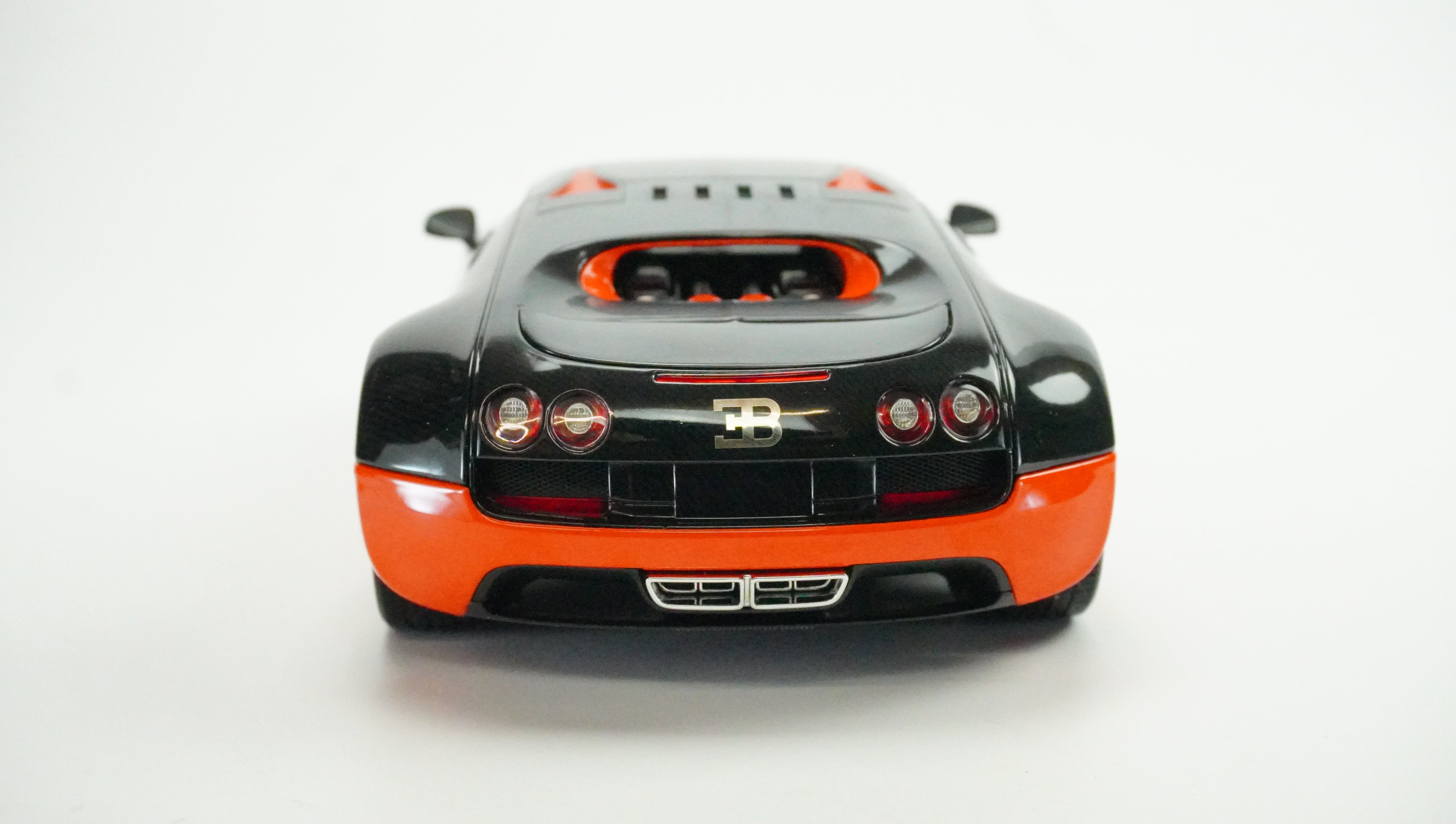 Bugatti Veyron Super Sport (mit Fahrer) Limited 2011 1:18