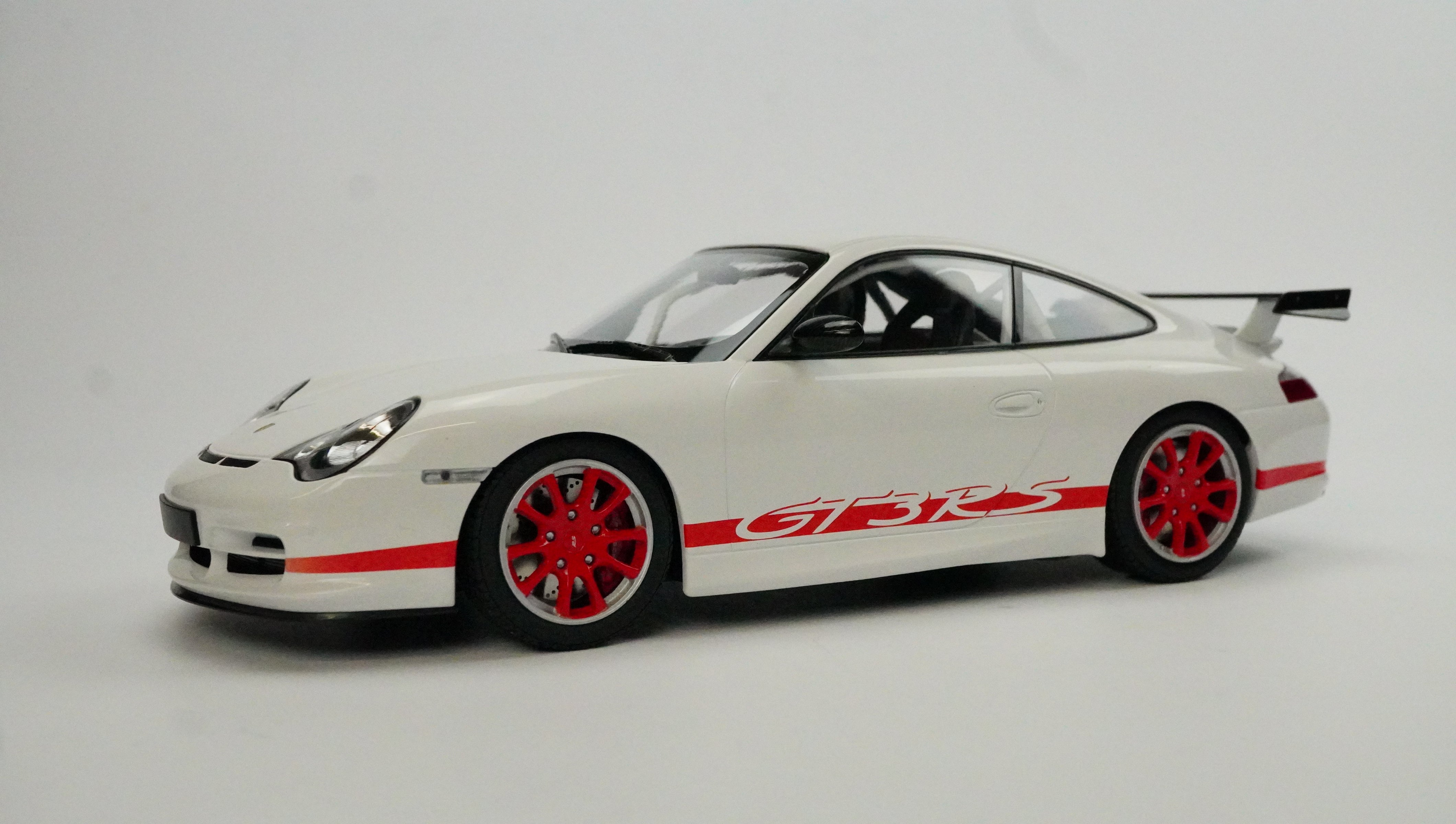 Porsche 911 GT3 RS 2002 1:18