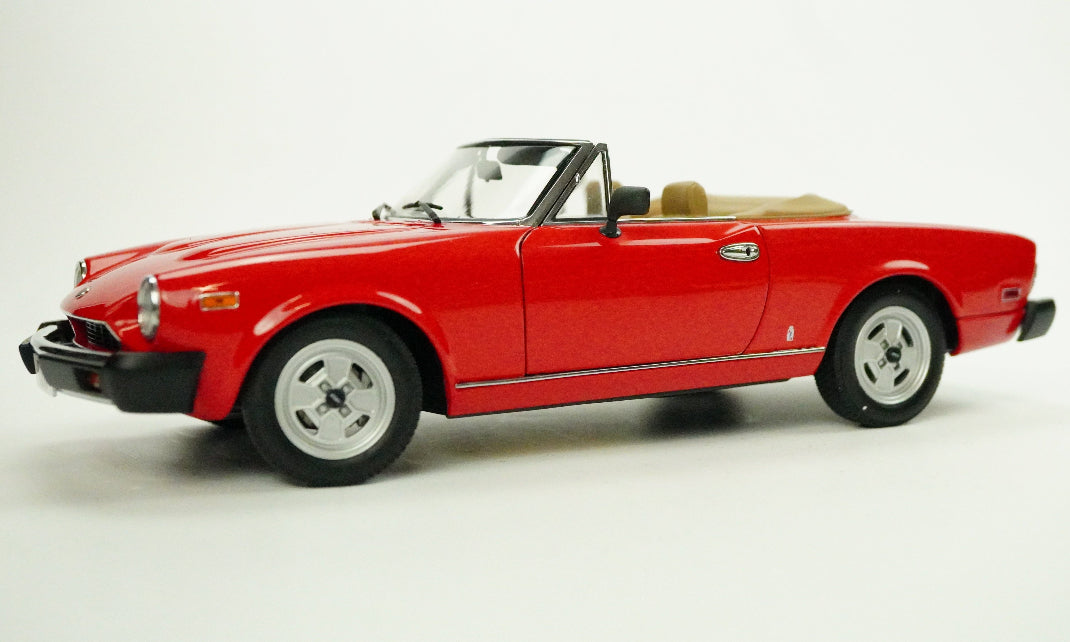 Fiat 124 Spider 1966 1:18