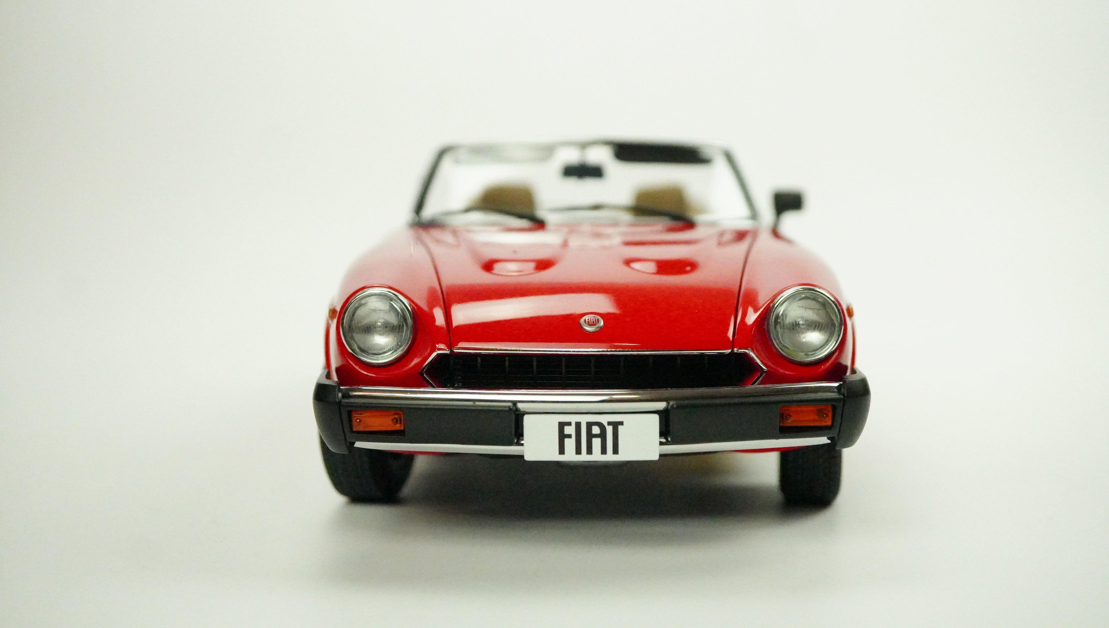 Fiat 124 Spider 1966 1:18