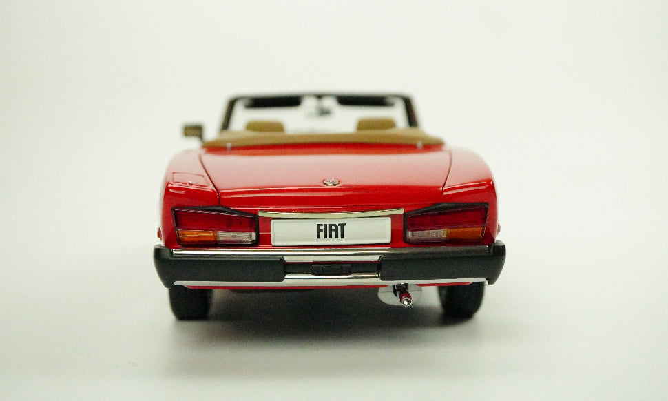 Fiat  Spider 1966 1:18 Rot